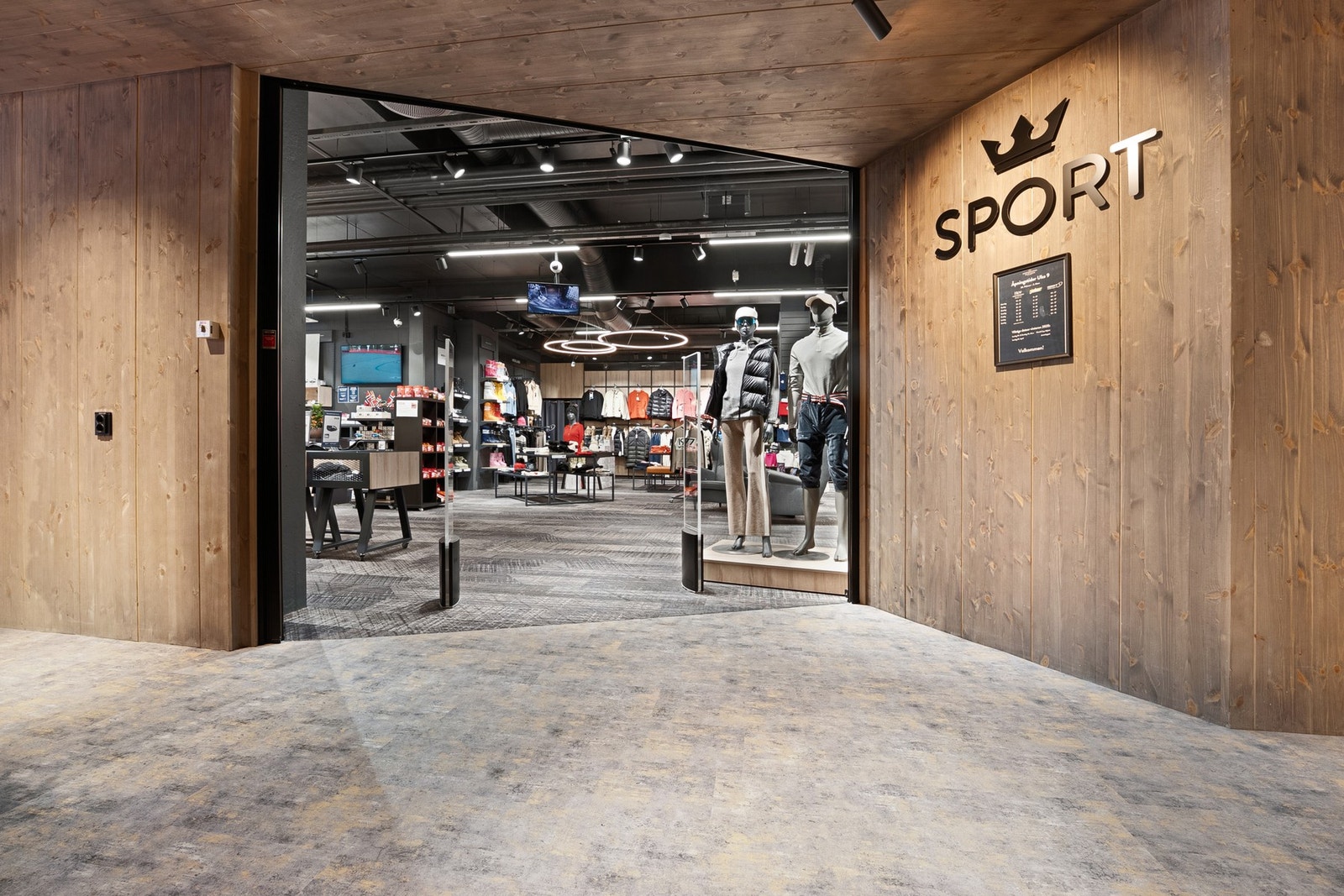 Sport 1 med godt utvalg av ski og sportsutstyr Galleribilde