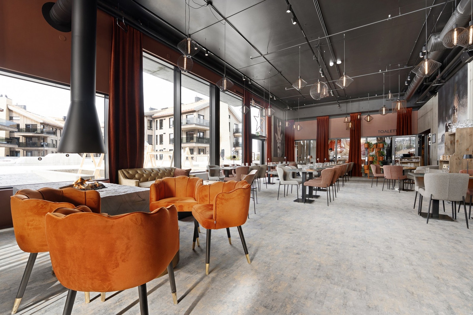 Hev Mosetertoppen med À la carte- og pizzamenyen som vår følger sesongens råvarer Galleribilde