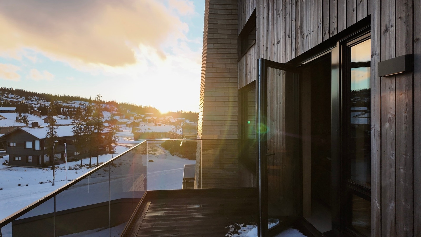 Fra stuen er det utgang til balkong på ca. 15 kvm Galleribilde