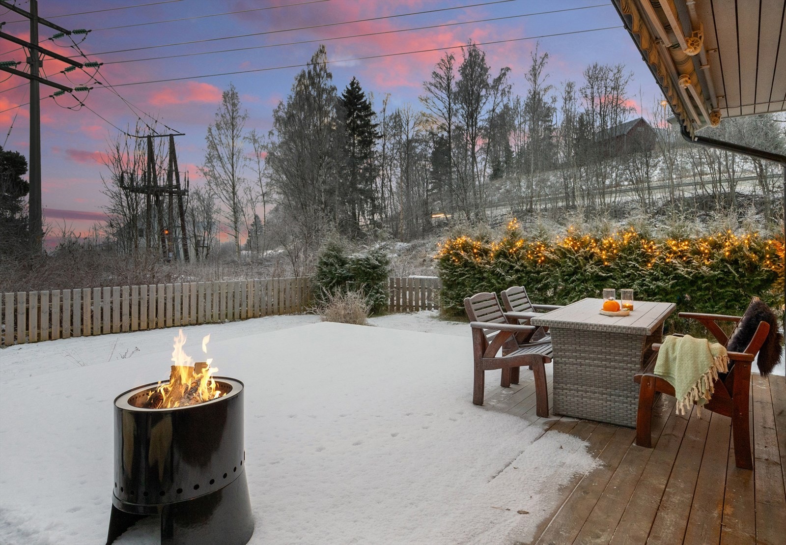 Terrassen ligger usjenert til og vender i sørlig retning. Galleribilde