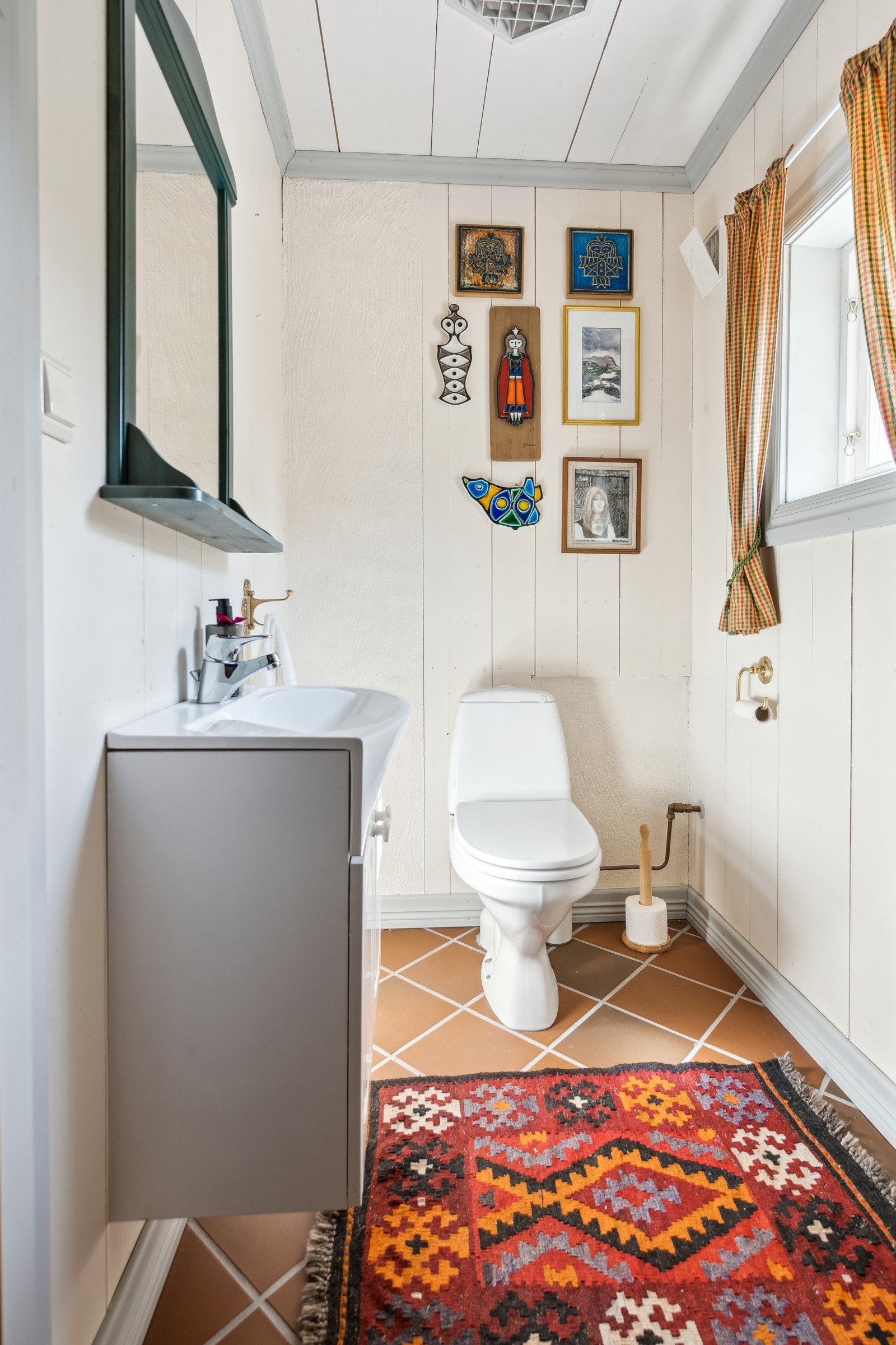 Toalettrom i tilknytning til gangen Galleribilde