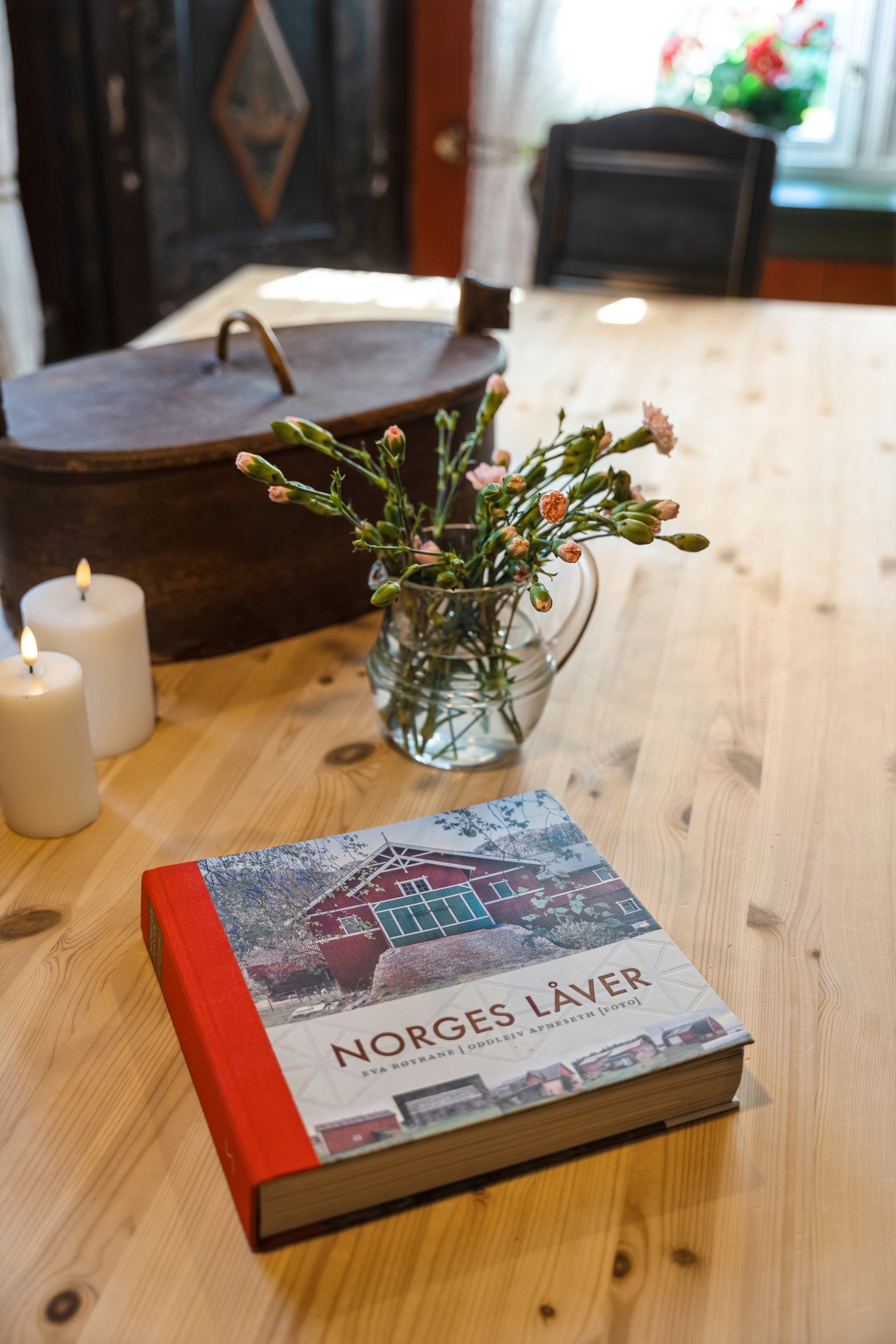 Gårdens låve er avbildet på forsiden av boka "Norges Låver" Galleribilde