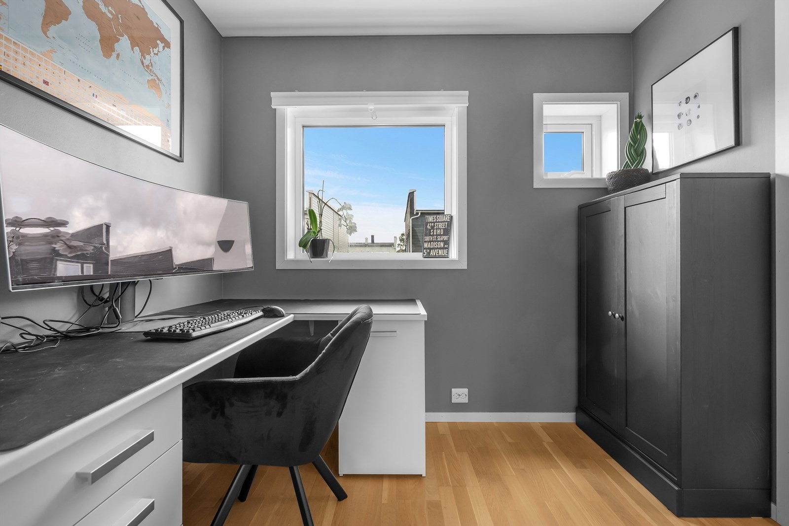 Praktisk kontor. Galleribilde