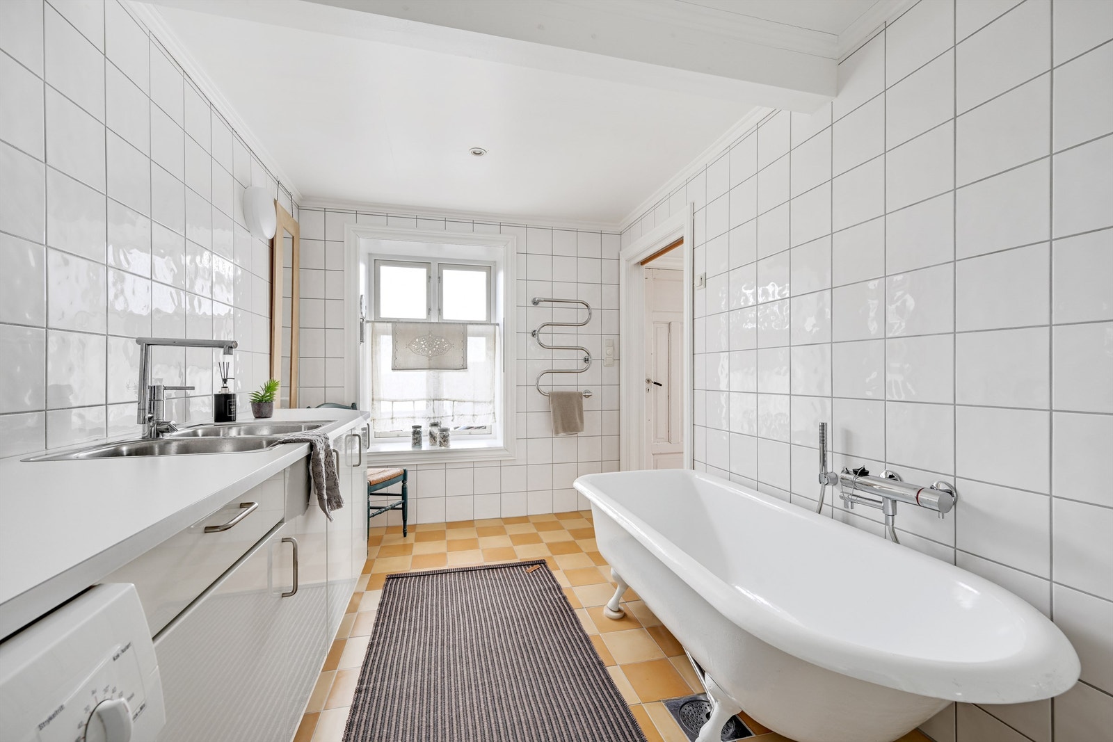 Helfliset baderom. Galleribilde