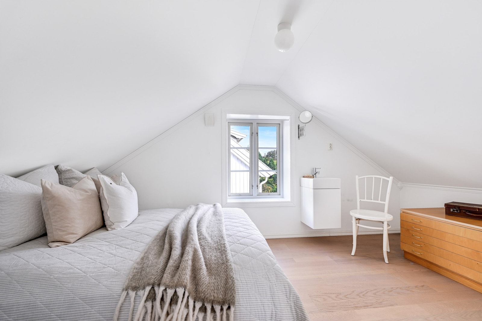 Soverom nr 2 har servant. Galleribilde