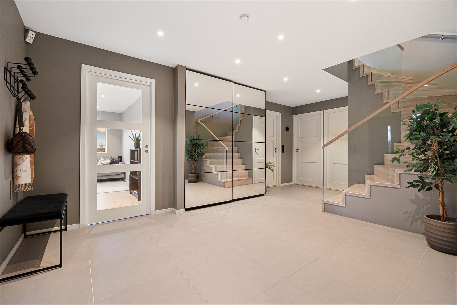 Det er varme i gulv i entrè. Galleribilde