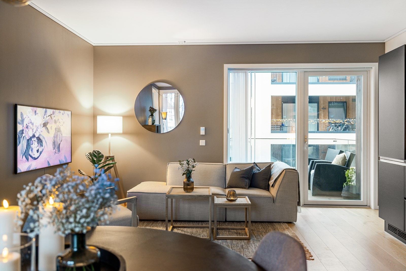 Av tekniske installasjoner er det vannbåren gulvvarme (fjernvarme) og balansert ventilasjon som skaper et meget behagelig inneklima. Galleribilde