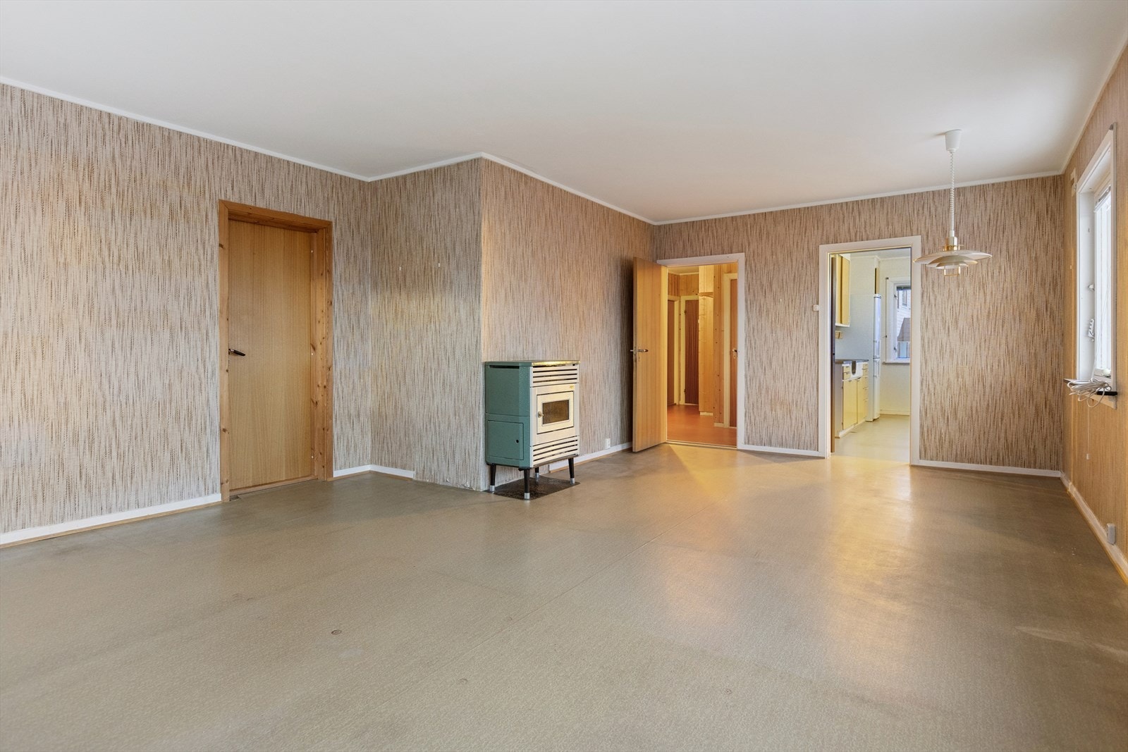 Fra boligen er det også gangavstand til flotte turområder i skog og mark, dagligvarebutikk, Harstad sentrum og gode kollektivforbindelser. Galleribilde