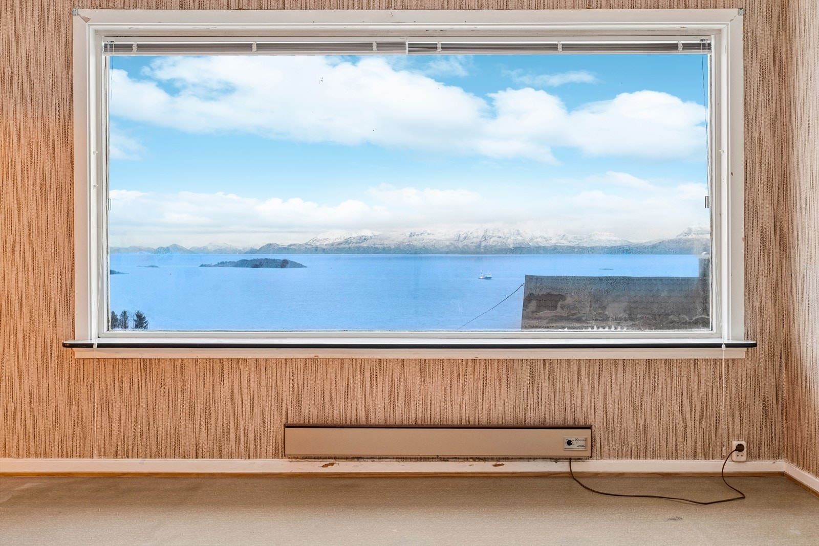 I nærområdet finner du både barnehager og skoler, blant annet Hagebyen barnehage og Hagebyen skole. Dette gir gode og trygge oppvekstvilkår for barn og ungdom i alle aldersgrupper. Galleribilde