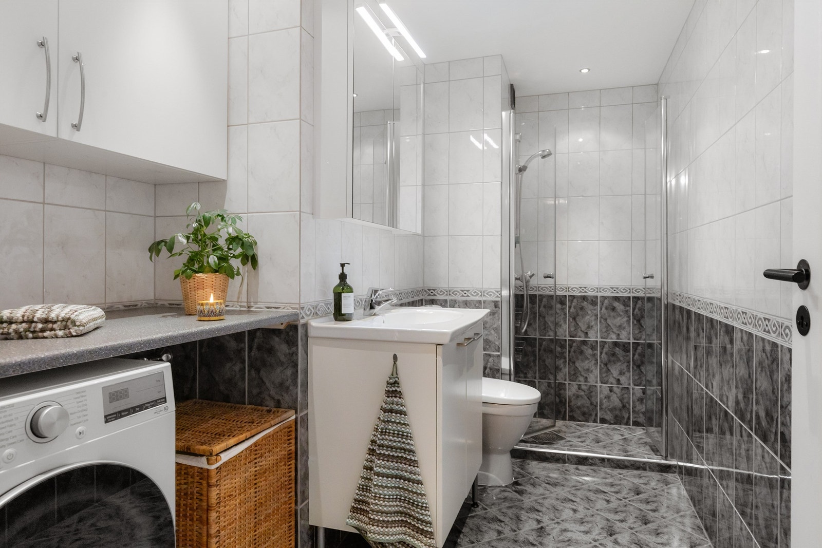 Flislagt baderom med gulvvarme Galleribilde