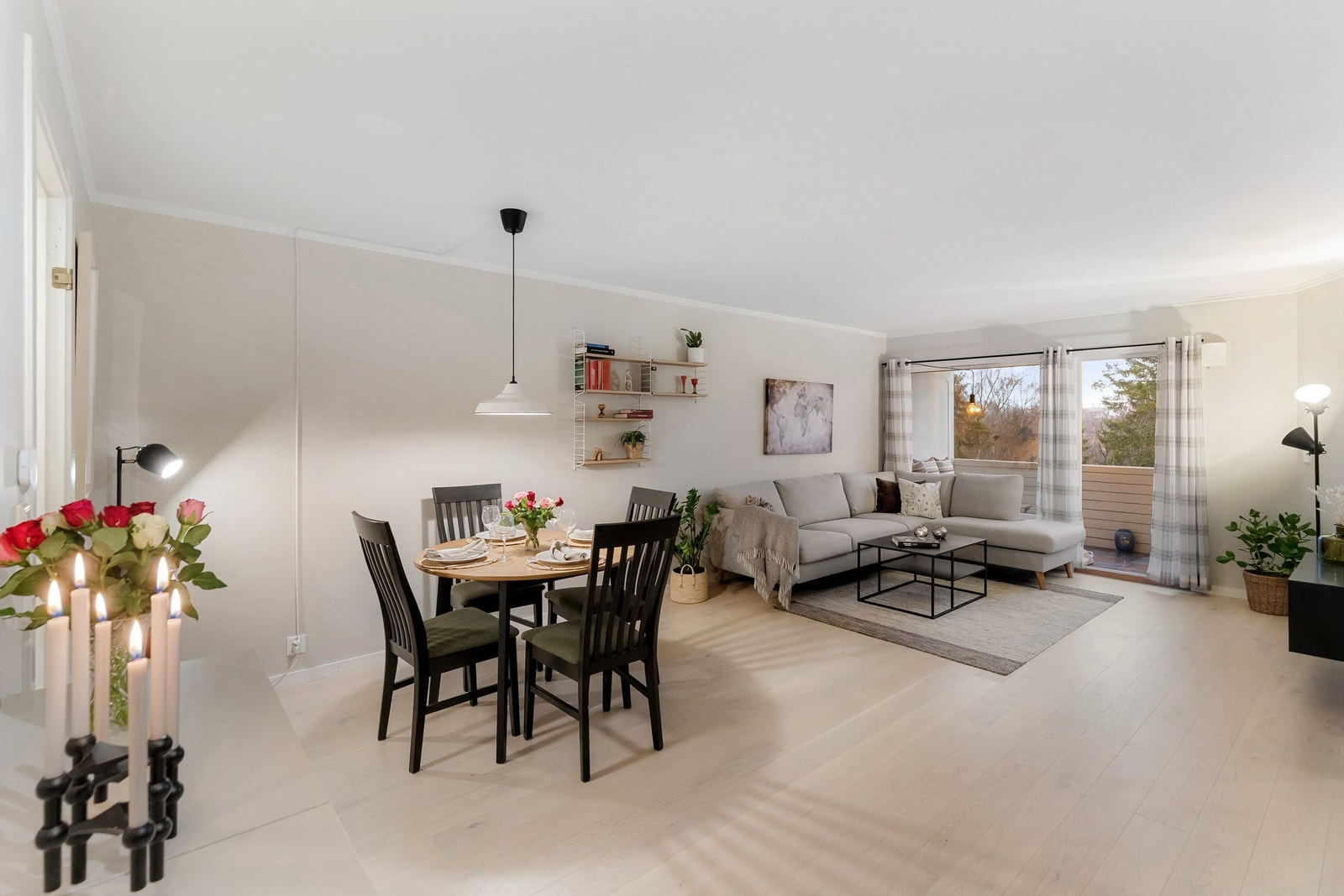 Eiendomsmegler Cecilie Muri har gleden av å ønske deg velkommen til Hamangskogen 25.Foto: Zovenfra AS Galleribilde