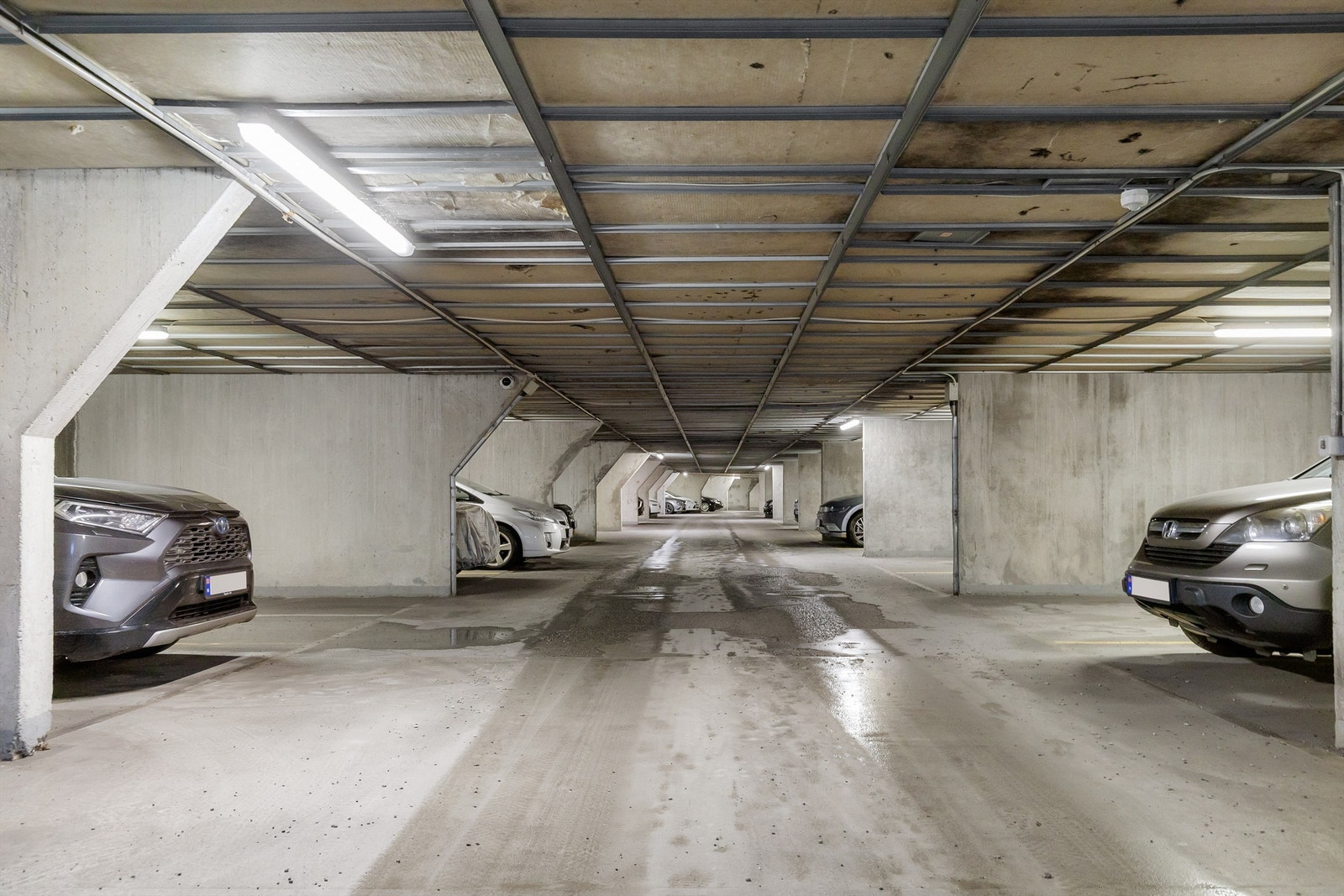 Garasjeplass i felles garasjekjeller Galleribilde