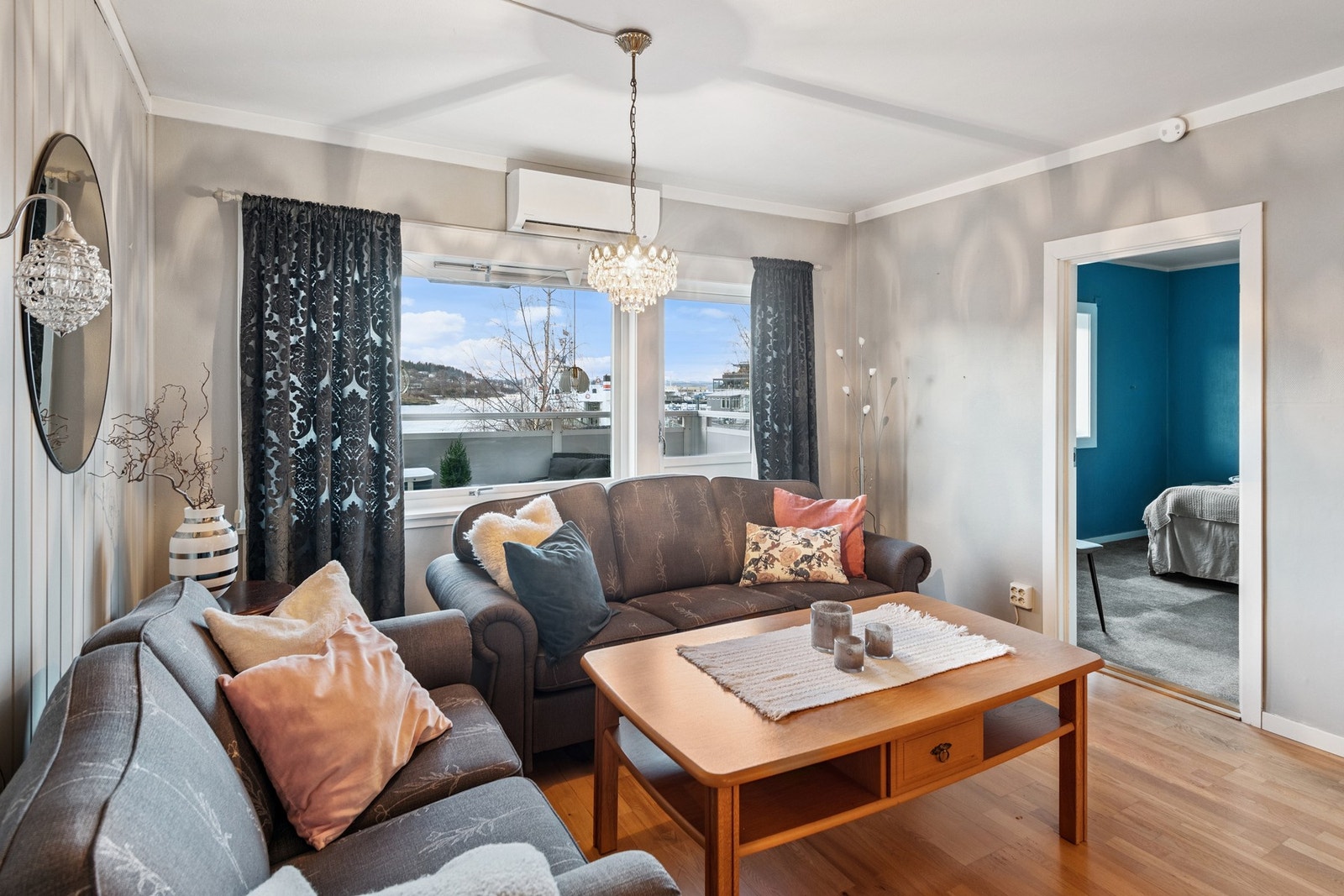 Boligen varmes opp med en luft til luft varmepumpe. Galleribilde