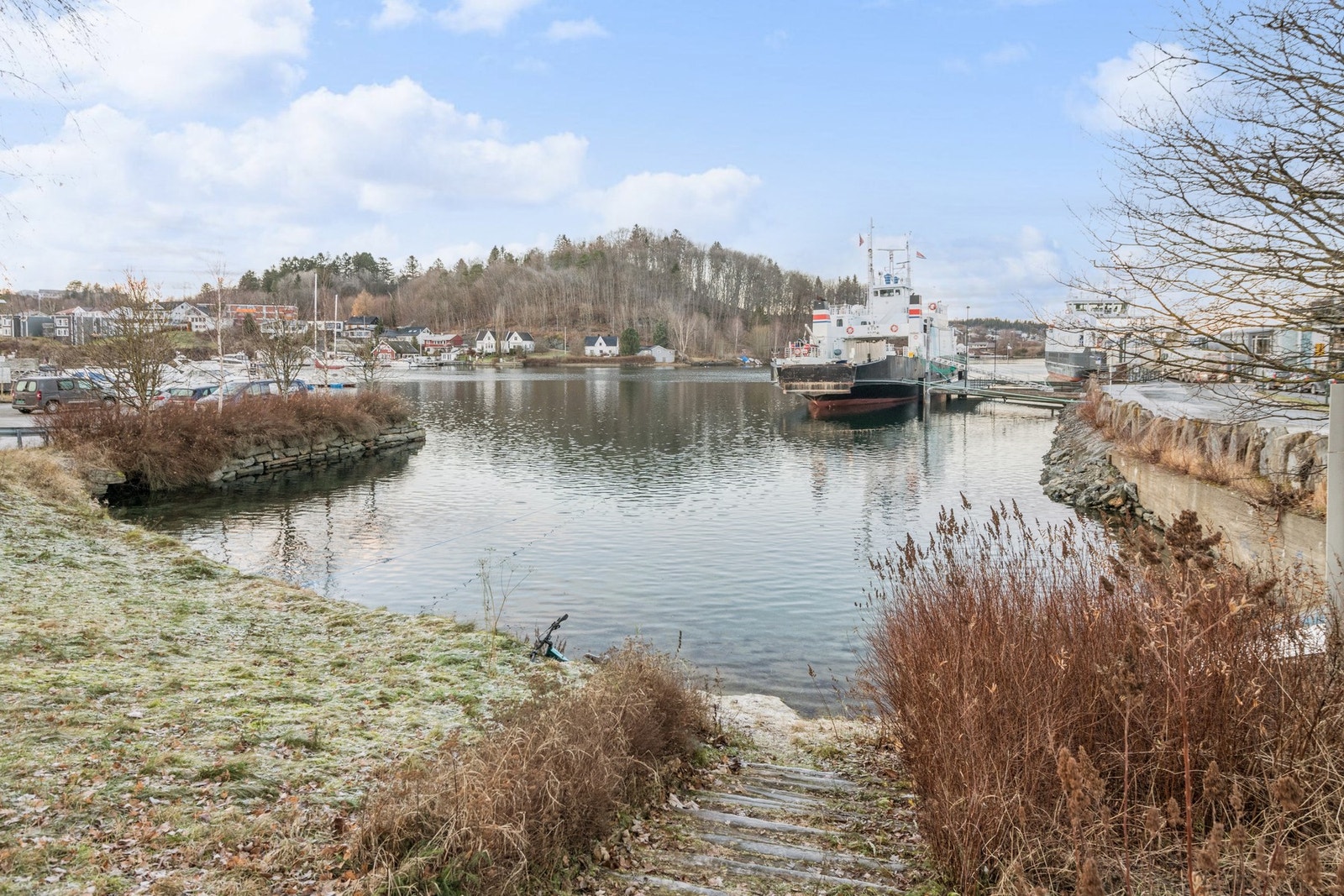 Rett ved boligen har man flere flotte tur og rekreasjonsmuligheter. Galleribilde