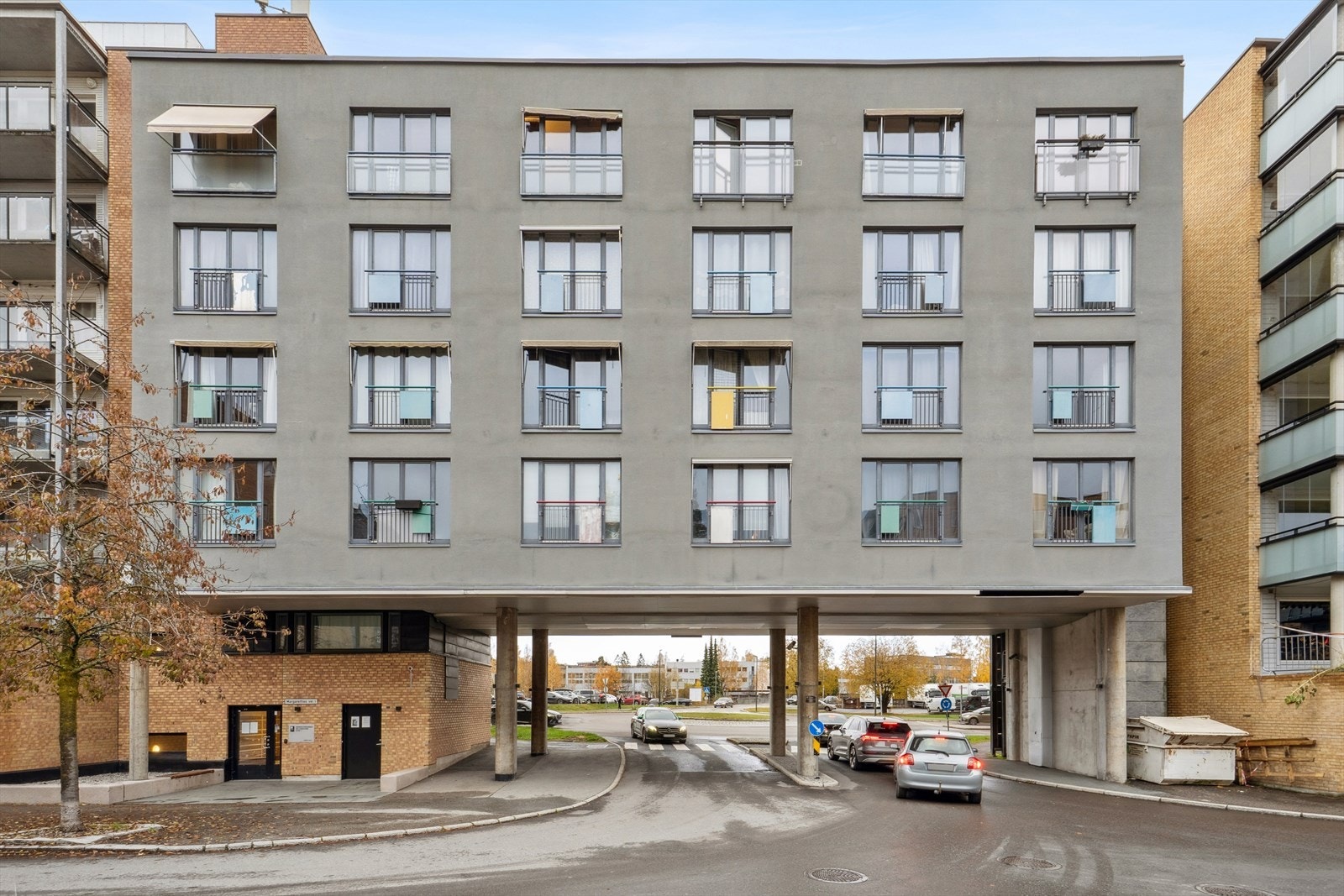 Leiligheten ligger i byggets 5. etasje og har enkel adkomst via heis. Galleribilde