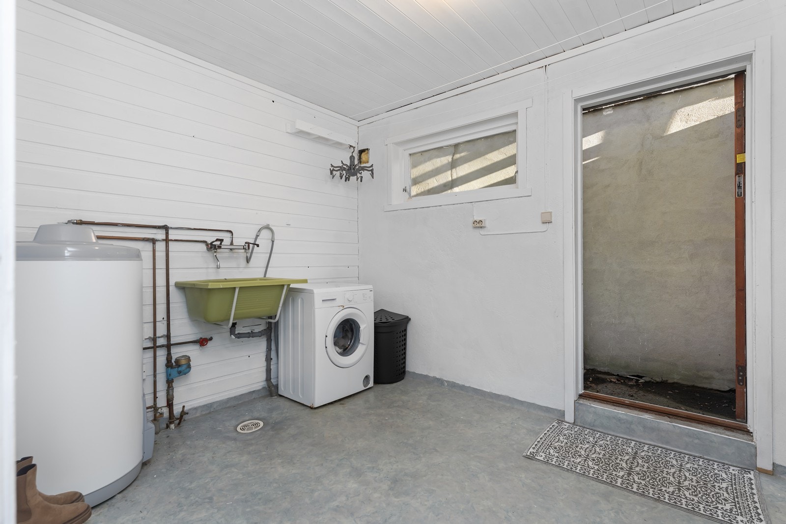 Vaskerommet har egen inngang, ideelt for familie og kjæledyr. Galleribilde