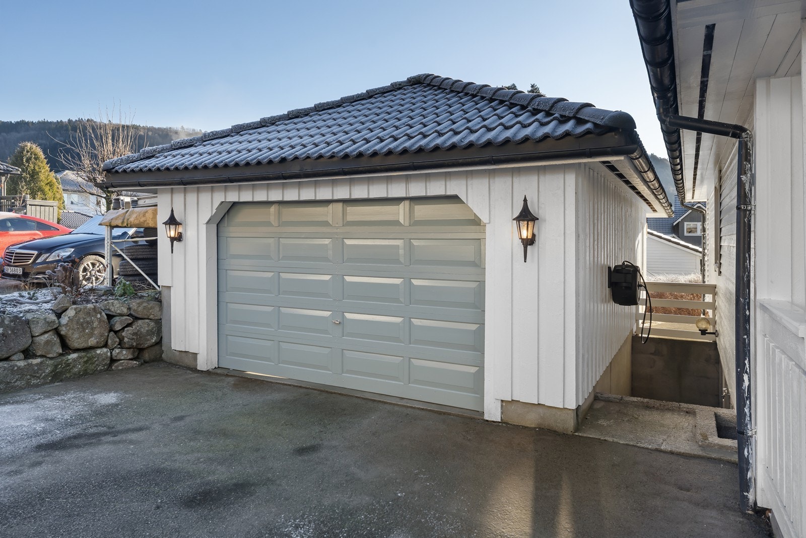 Garasjen er på 39 kvm. og har god plass til både bil og oppbevaring. Galleribilde