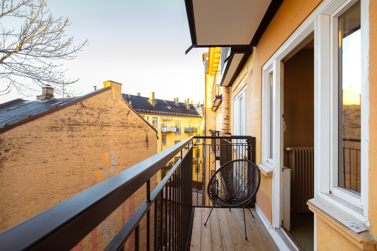 Balkongen er lett tilgjengelig fra leiligheten. Galleribilde