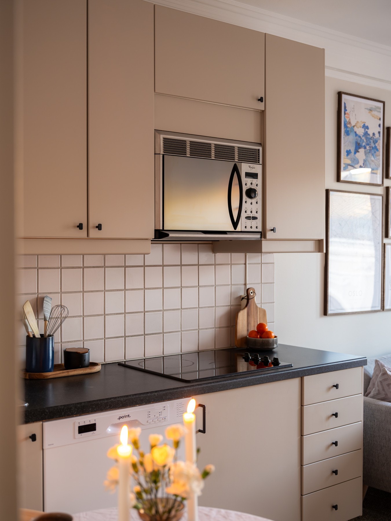 Over kokesonen er det avtrekksvifte med kullfilter. Galleribilde