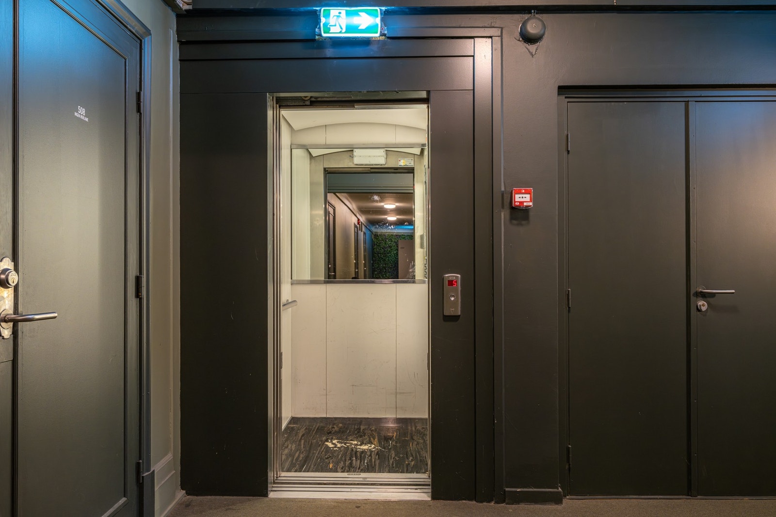 Heis er kjekt å ha da leiligheten ligger i 5.etasje. Galleribilde