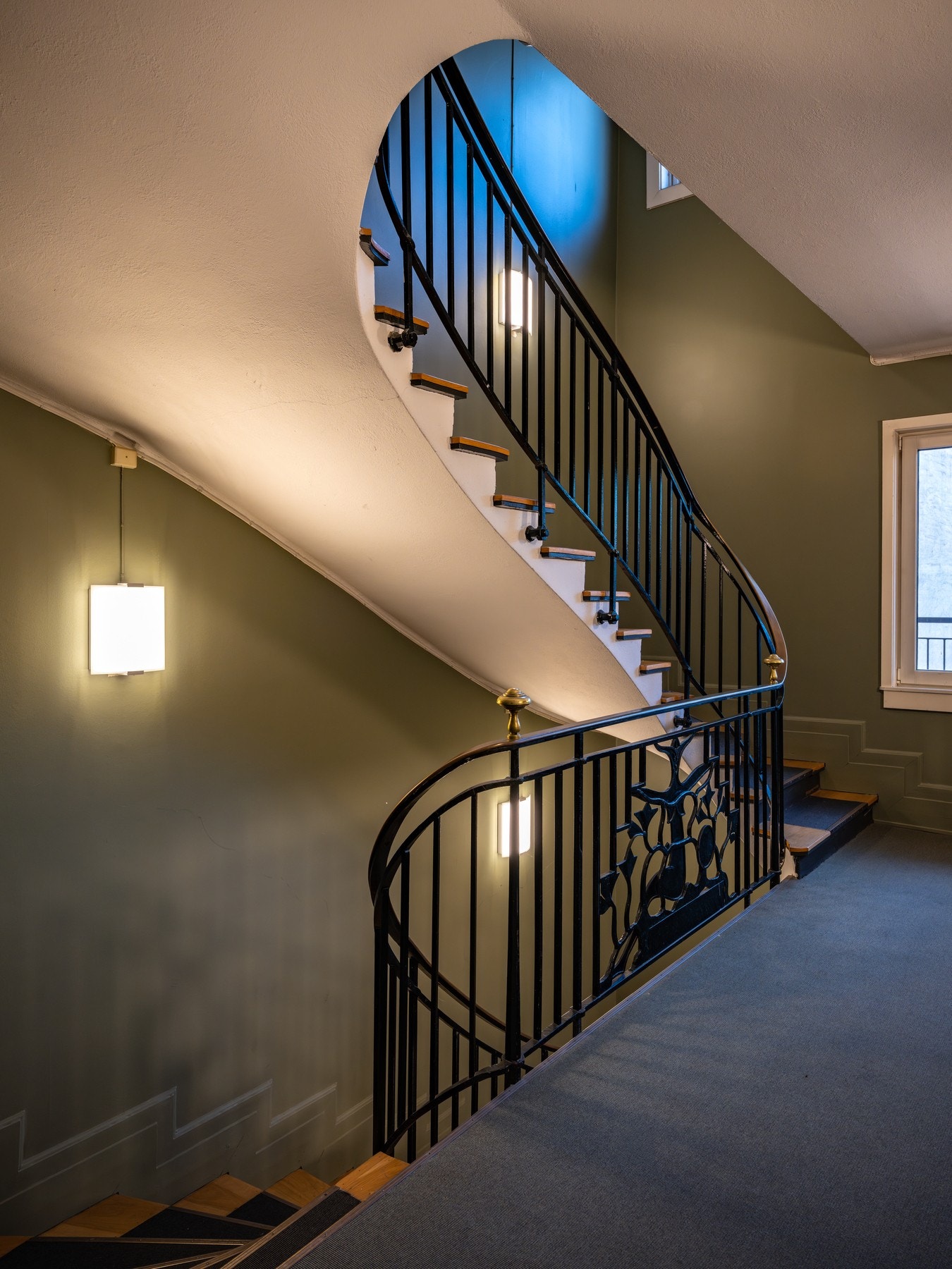 Boligen har adkomst via felles og fasjonabel trappeoppgang eller moderne heis. Galleribilde