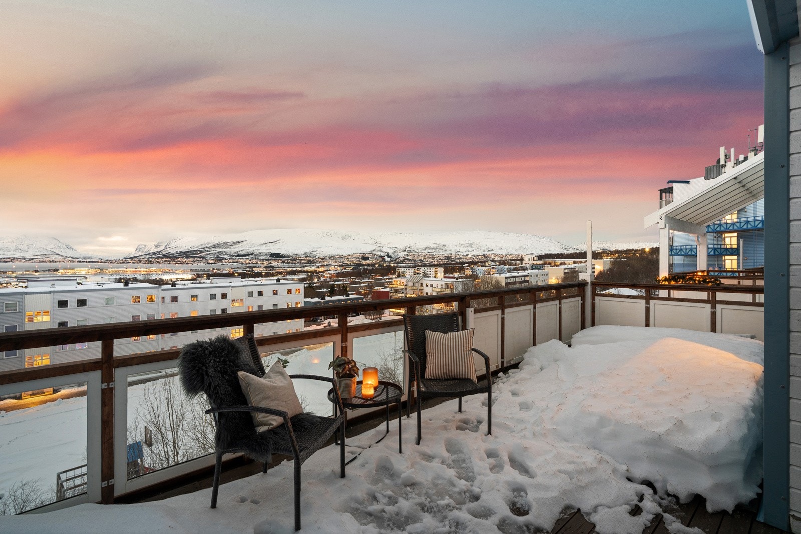 Her er det god plass til utemøbler og sommerdagene kan nytes. Galleribilde