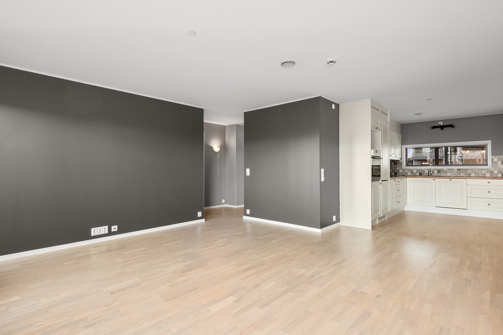 Planløsningen gir gode møbleringsmuligheter for både sofagruppe og spiseplass. Galleribilde