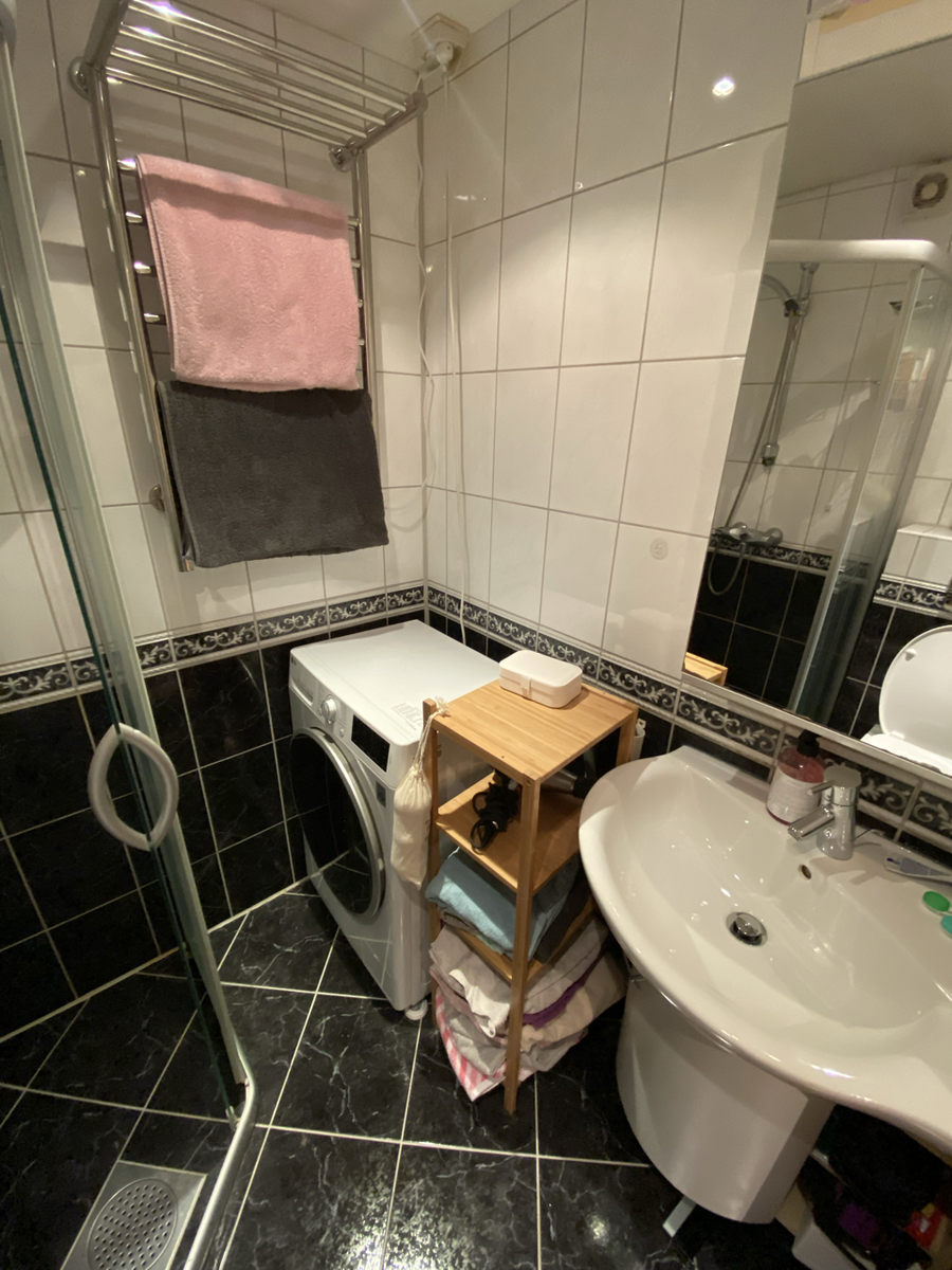 Vaskemaskin med integrert tørketrommel for lett klesvask Galleribilde