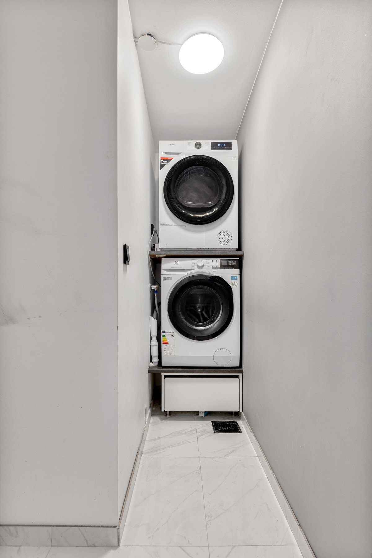 Separat vaskerom fra 2023 med opplegg for vaskemaskin og tørketrommel Galleribilde