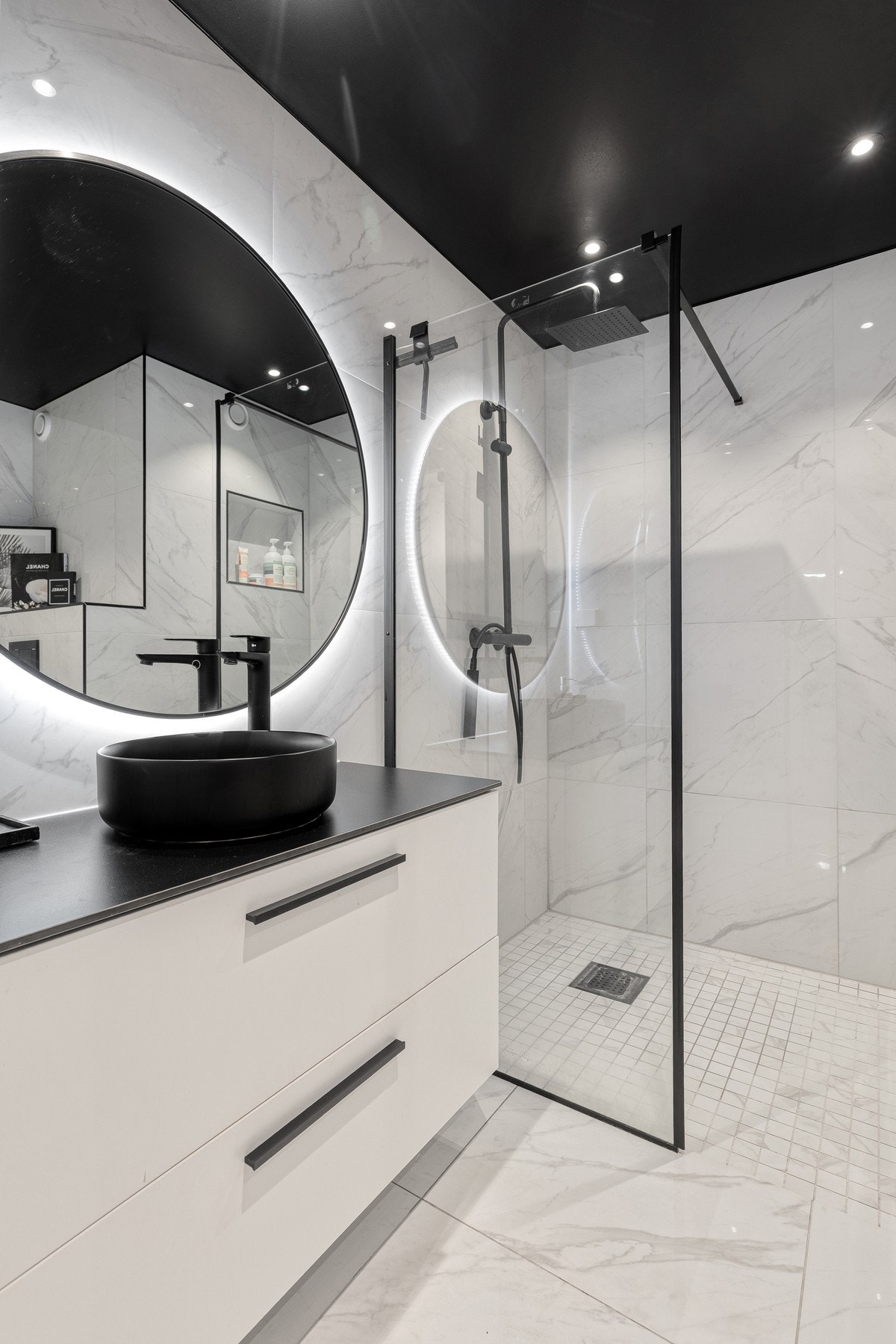 Flislagt bad pusset opp i 2023 med varmekabler i gulv Galleribilde