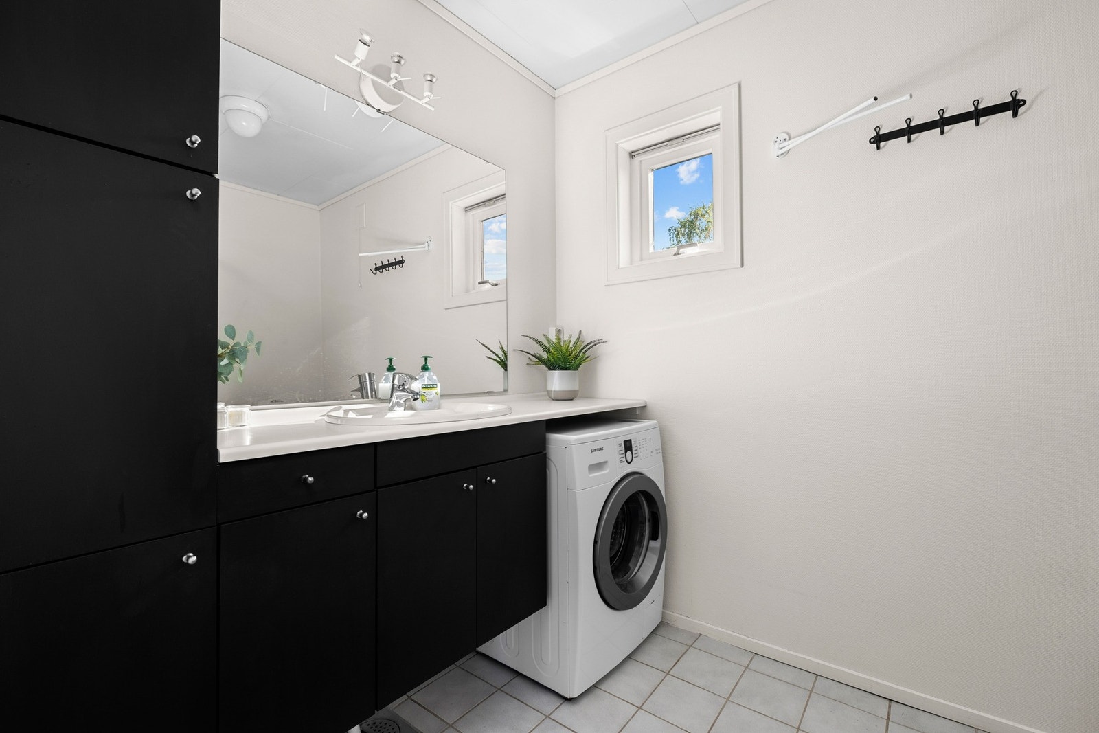 Pent flislagt bad i 1. etasje på 5 km. Galleribilde