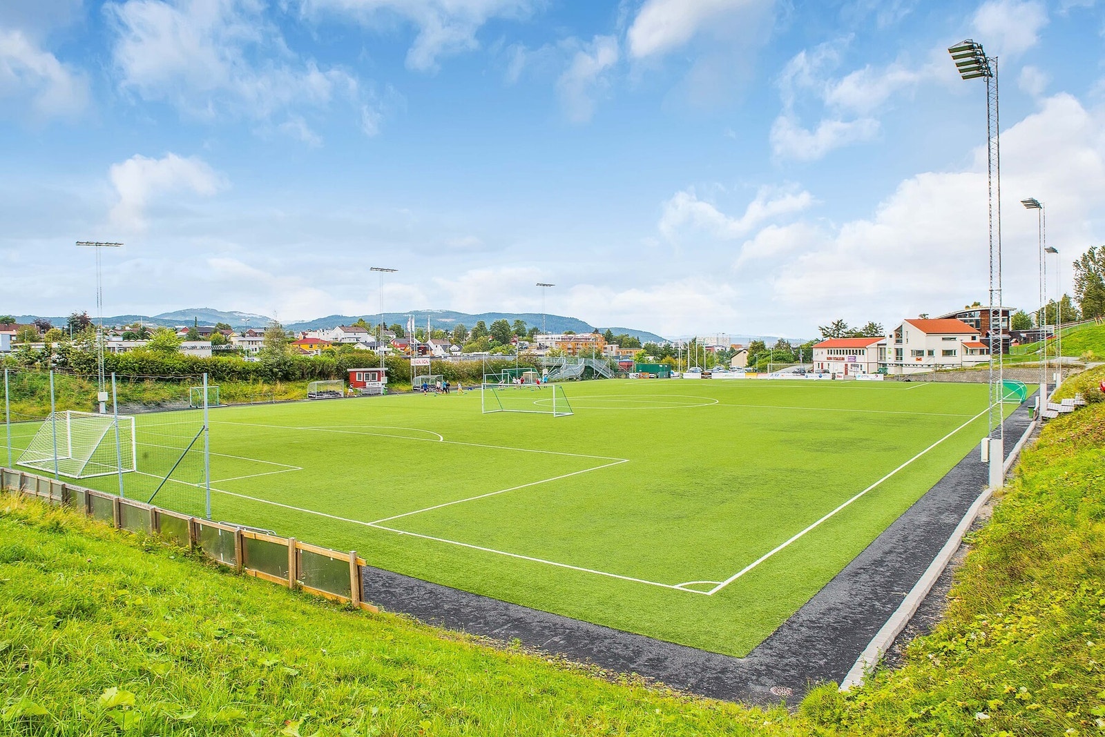 Kort avstand til Nissekollen fotballanlegg. Galleribilde