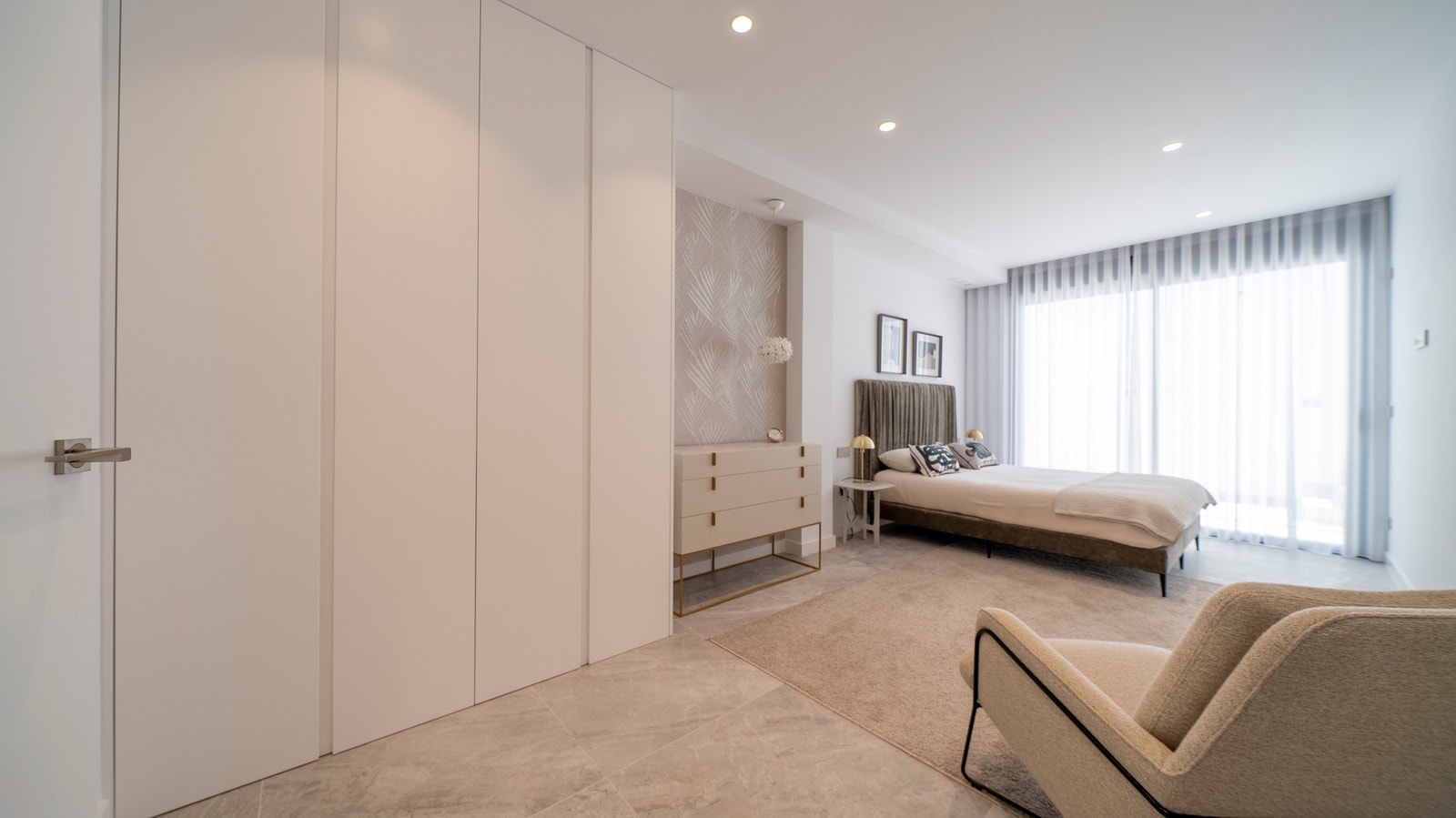 It's all in the wardrobe just like I told you! Galleribilde