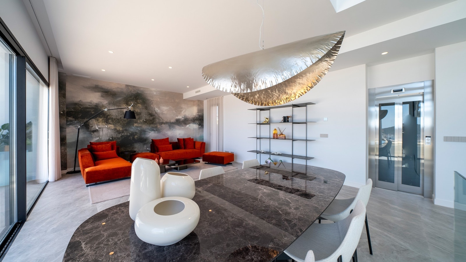 Heis fra u-etg og helt opp til takterrassen. Lev bekvemt - lev som du fortjener. Galleribilde