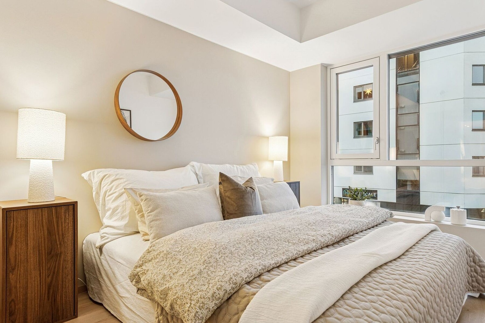 Hovedsoverom er på 10,1 kvm og har direkte tilgang på et praktisk omkledningsrom. Galleribilde