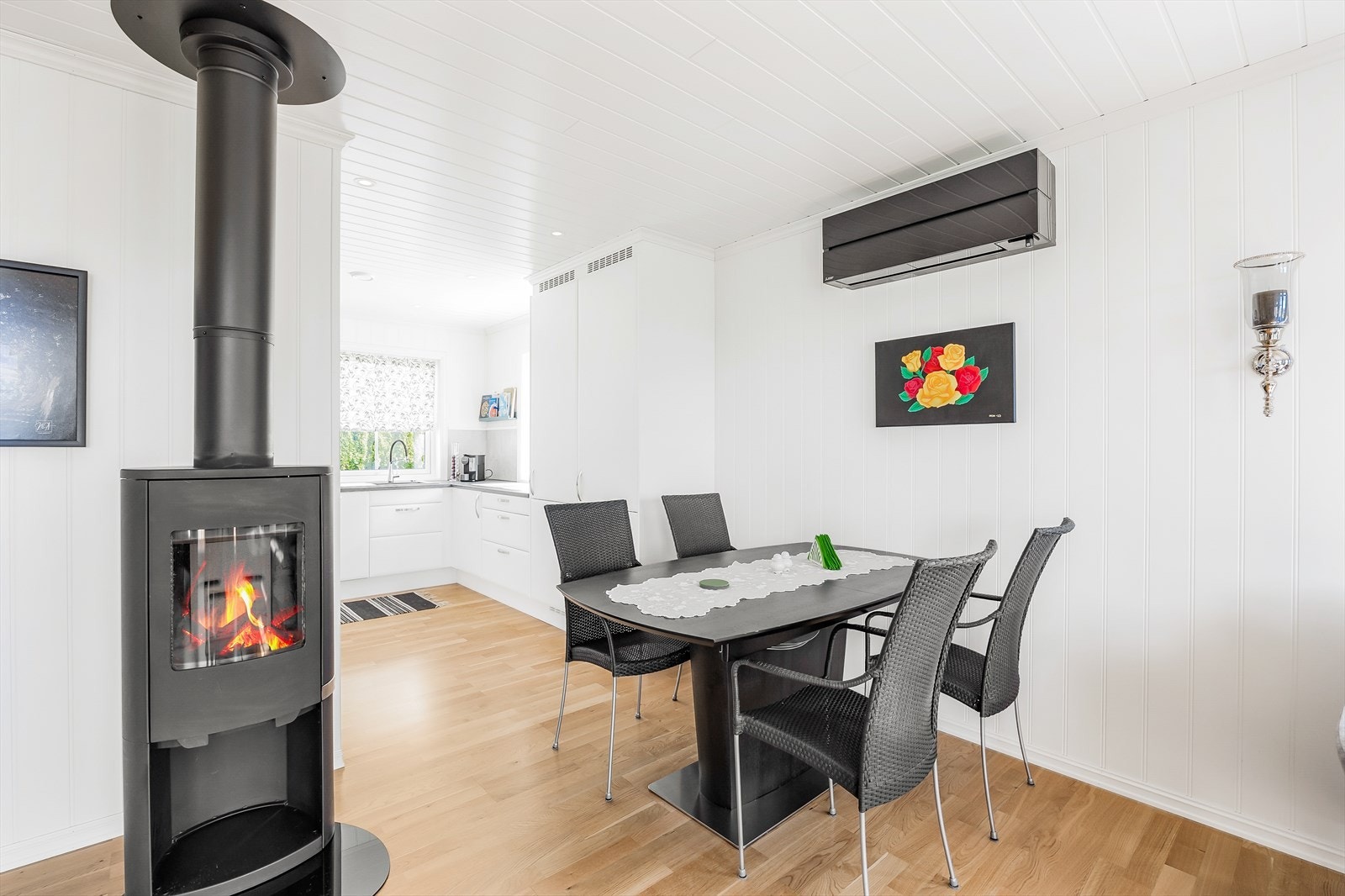 Her møtes matlaging, spising og hygge på ett sted. Galleribilde