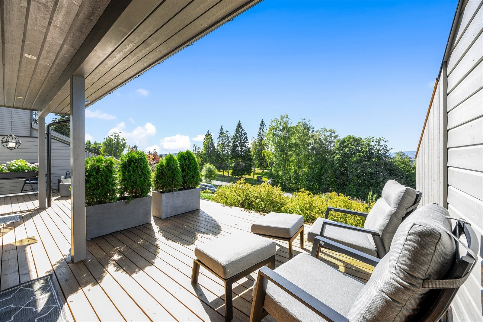 Lun og god plass med gode solforhold. Galleribilde