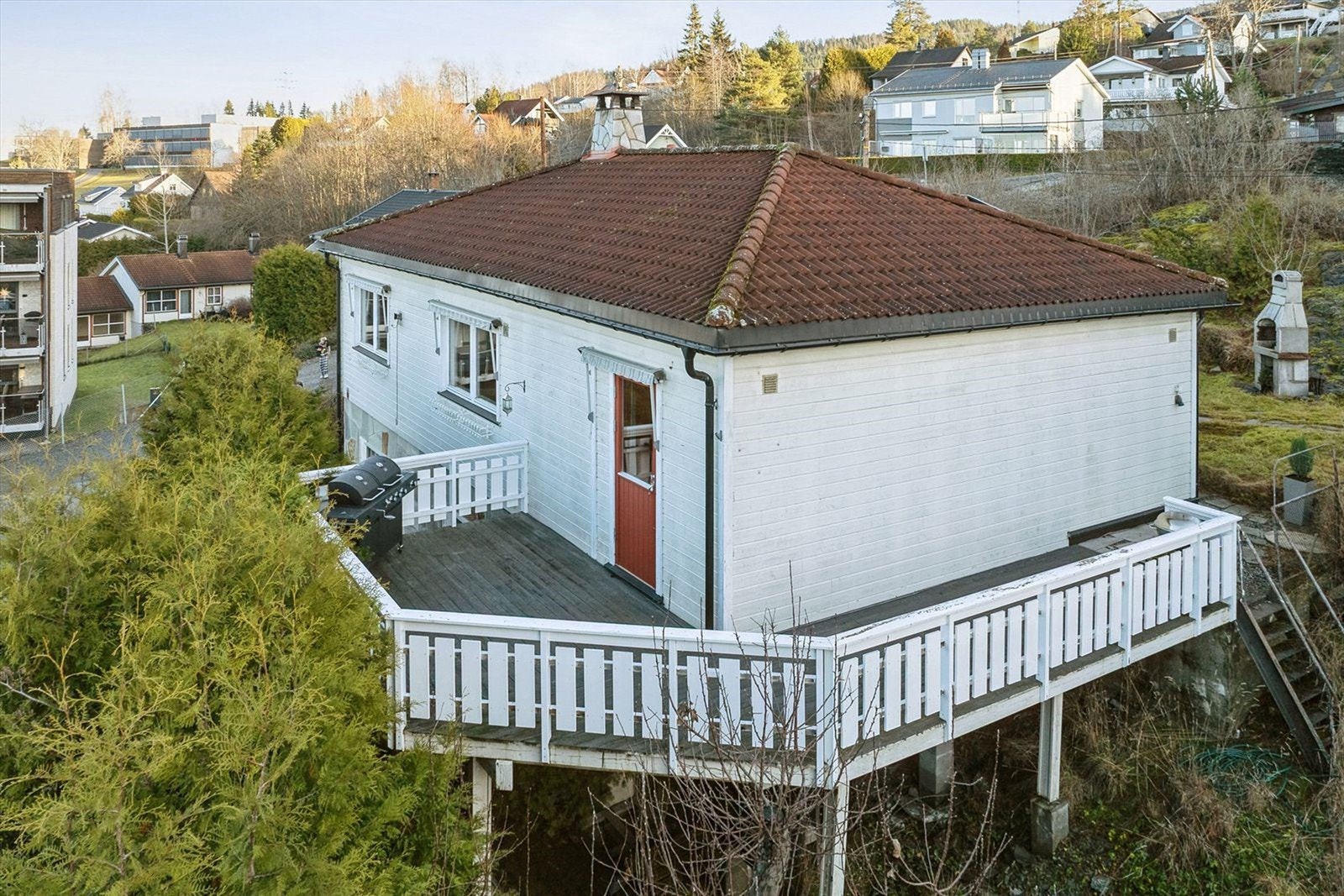 Utgang fra soverom 2 til syd-vest vendt terrasse på 25 m2 (ikke byggemeldt) Galleribilde