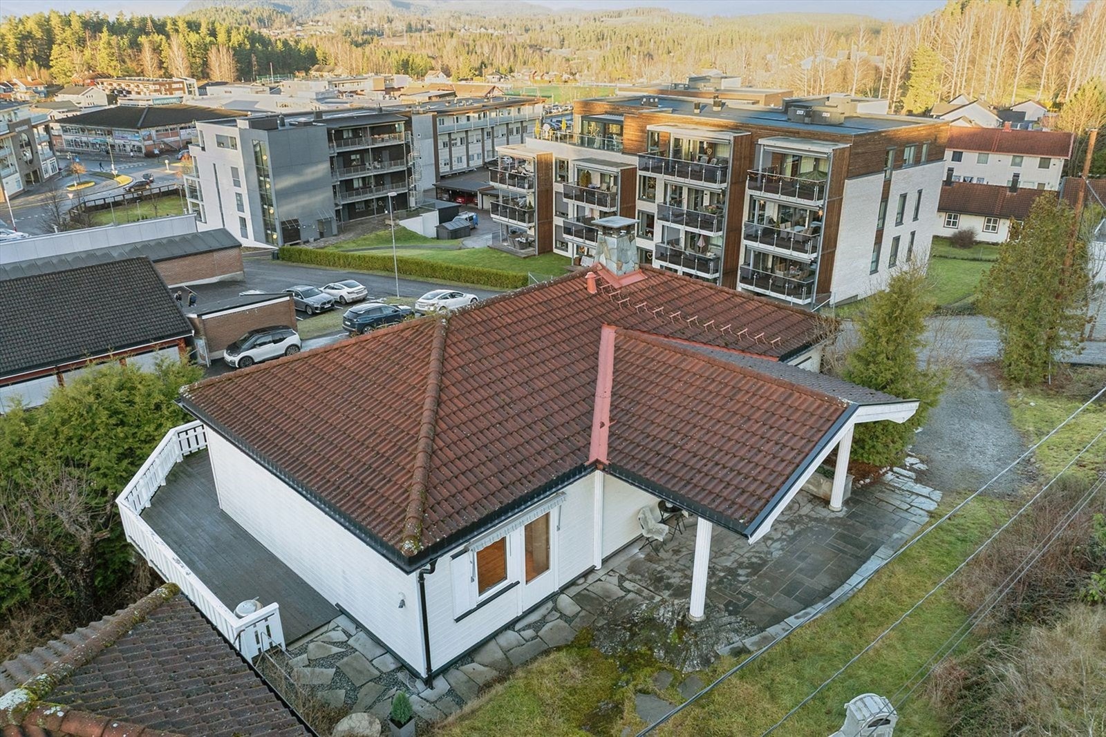 Kort vei til kjøpesenter med ulike servicetilbud og gangavstand til kollektivtransport Galleribilde