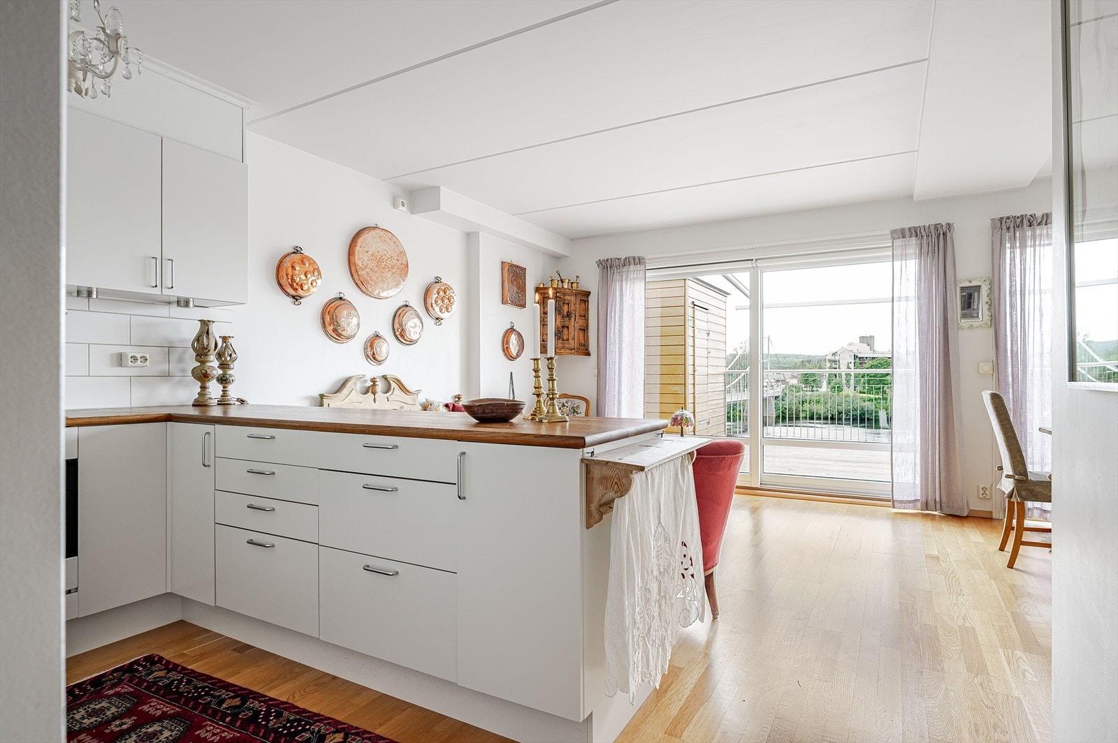 Leiligheten har balansert ventilasjon med varmegjenvinner som sørger for et sunt og godt inneklima året rundt. Galleribilde