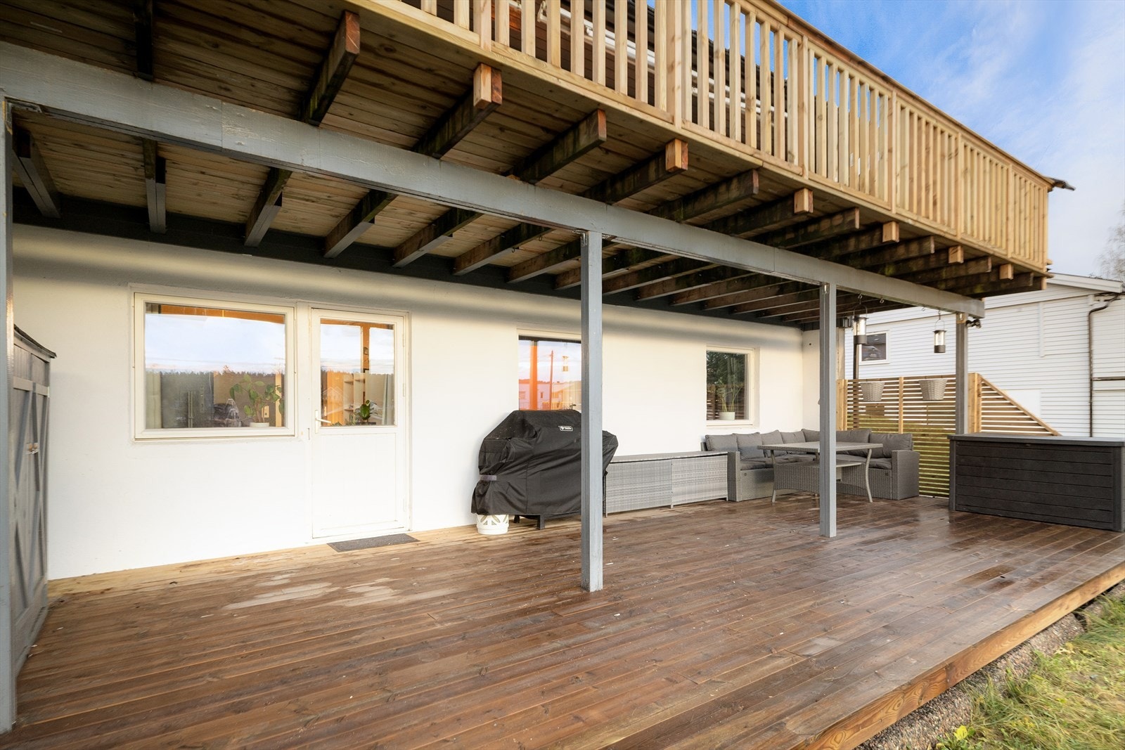 Markterrassen på 40 kvm, bygget i 2025, gir romslig uteplass med adkomst fra soverom. Galleribilde