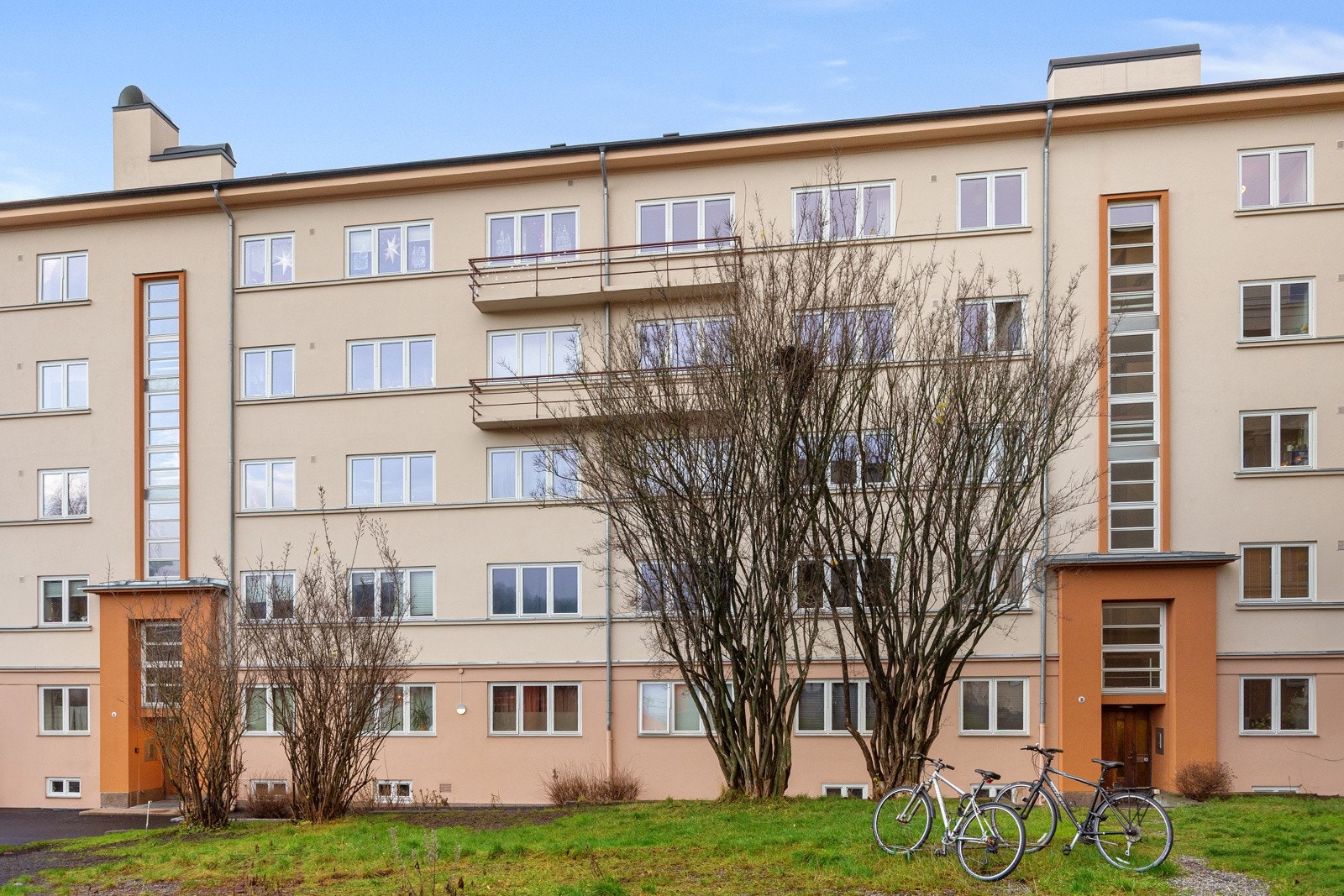 - Svenengen borettslag består av 79 andelsleiligheter og er en funksjonalistisk perle fra 30-tallet, tegnet av arkitekt Einar Bjørnstad - Galleribilde