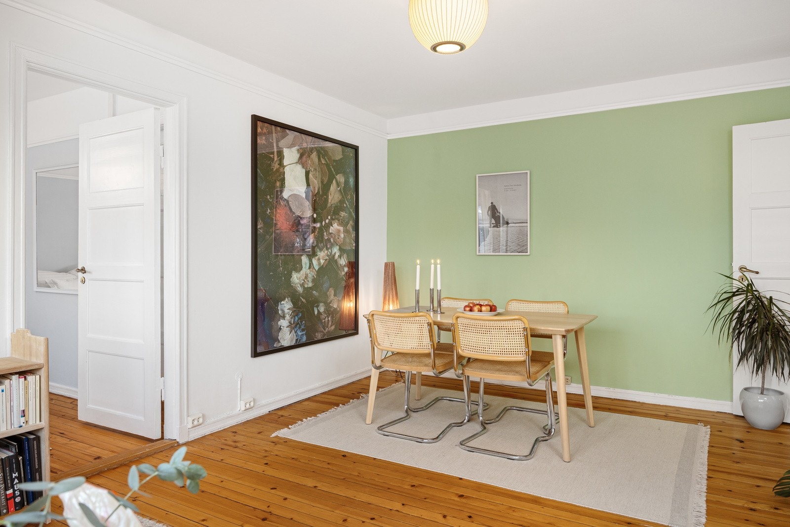 - Varmtvann, oppvarming (fjernvarme) og bredbånd er inkludert i fellesutgifter - Galleribilde