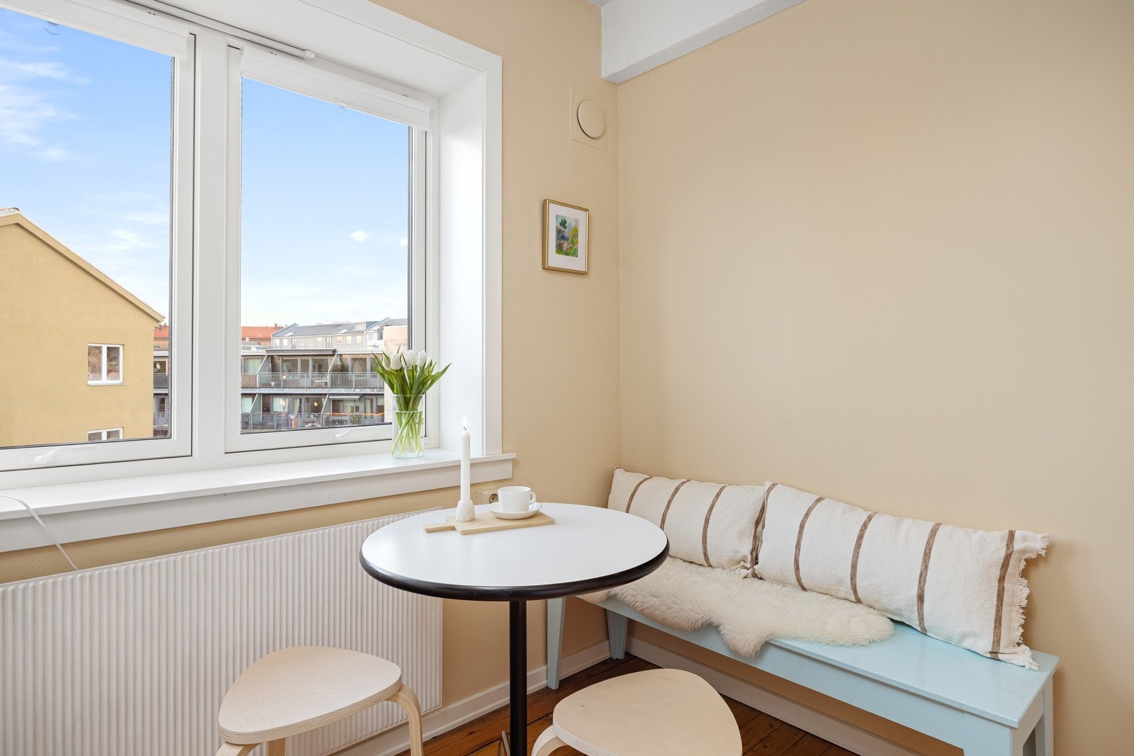 - Plass til spisebord og hyggelig utsikt - Galleribilde