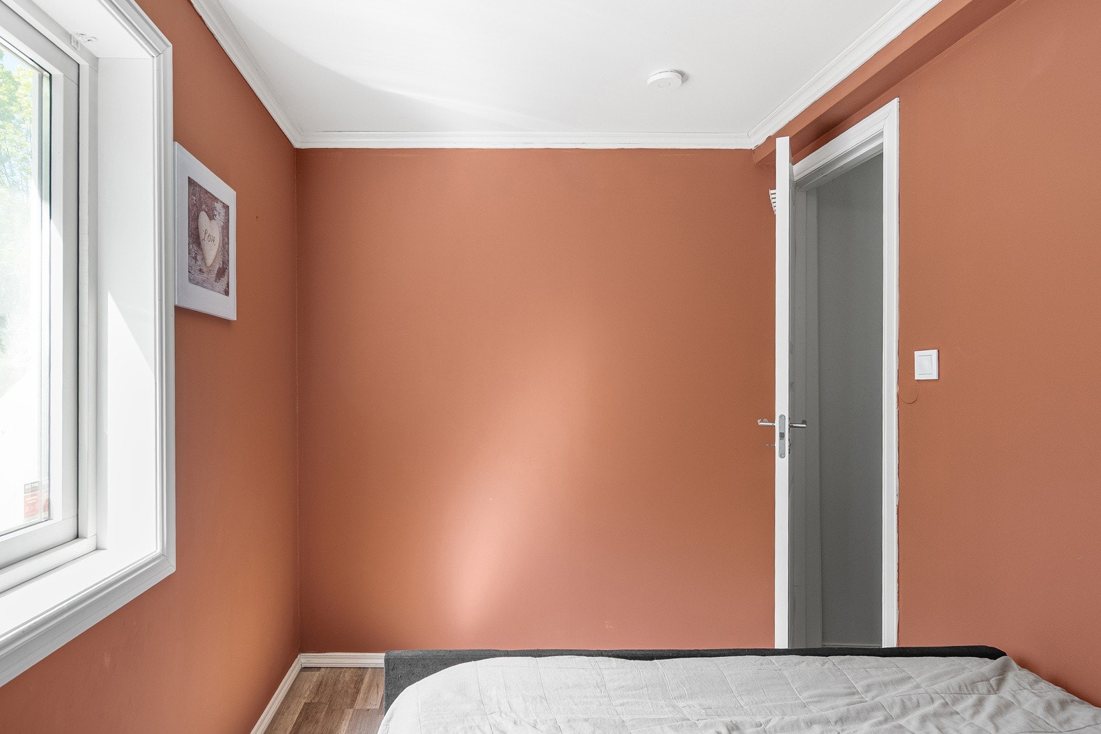 Her er det god plass til garderobeskap og annen møblement. Galleribilde