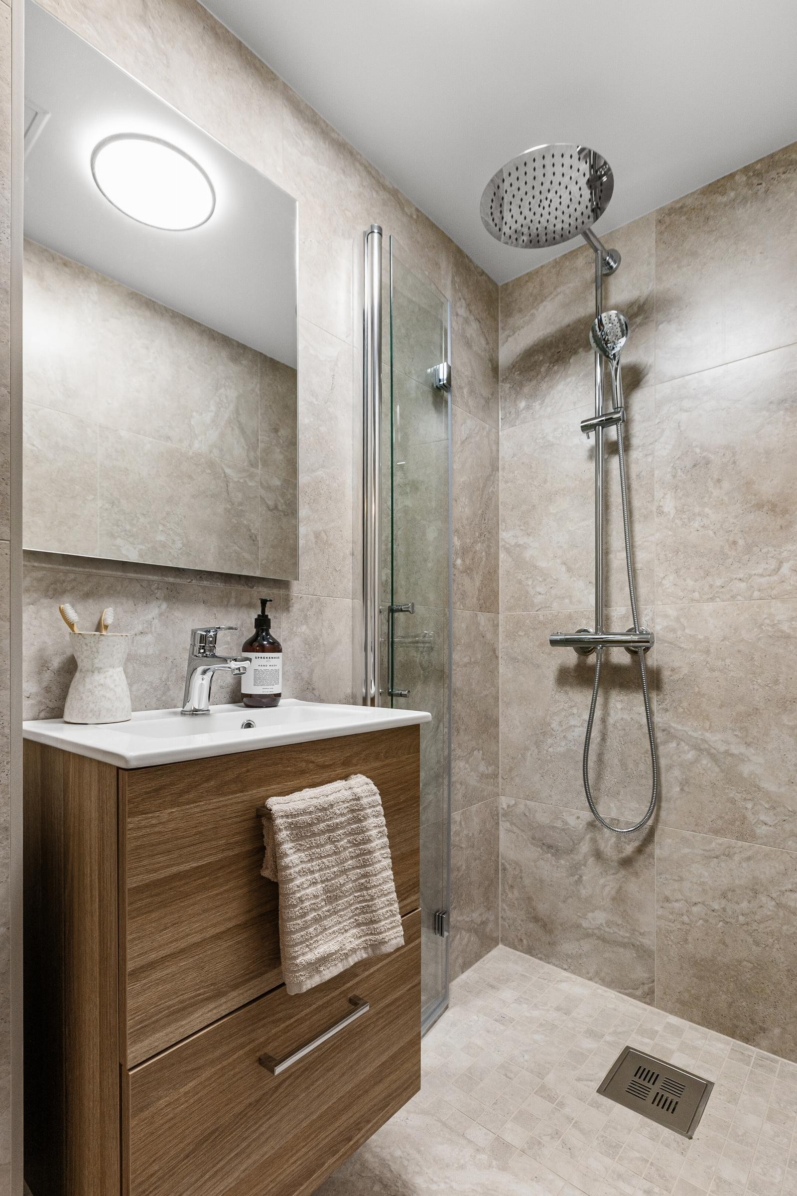 Nyoppusset og moderne bad - Fellesvaskeri i hver etasje Galleribilde