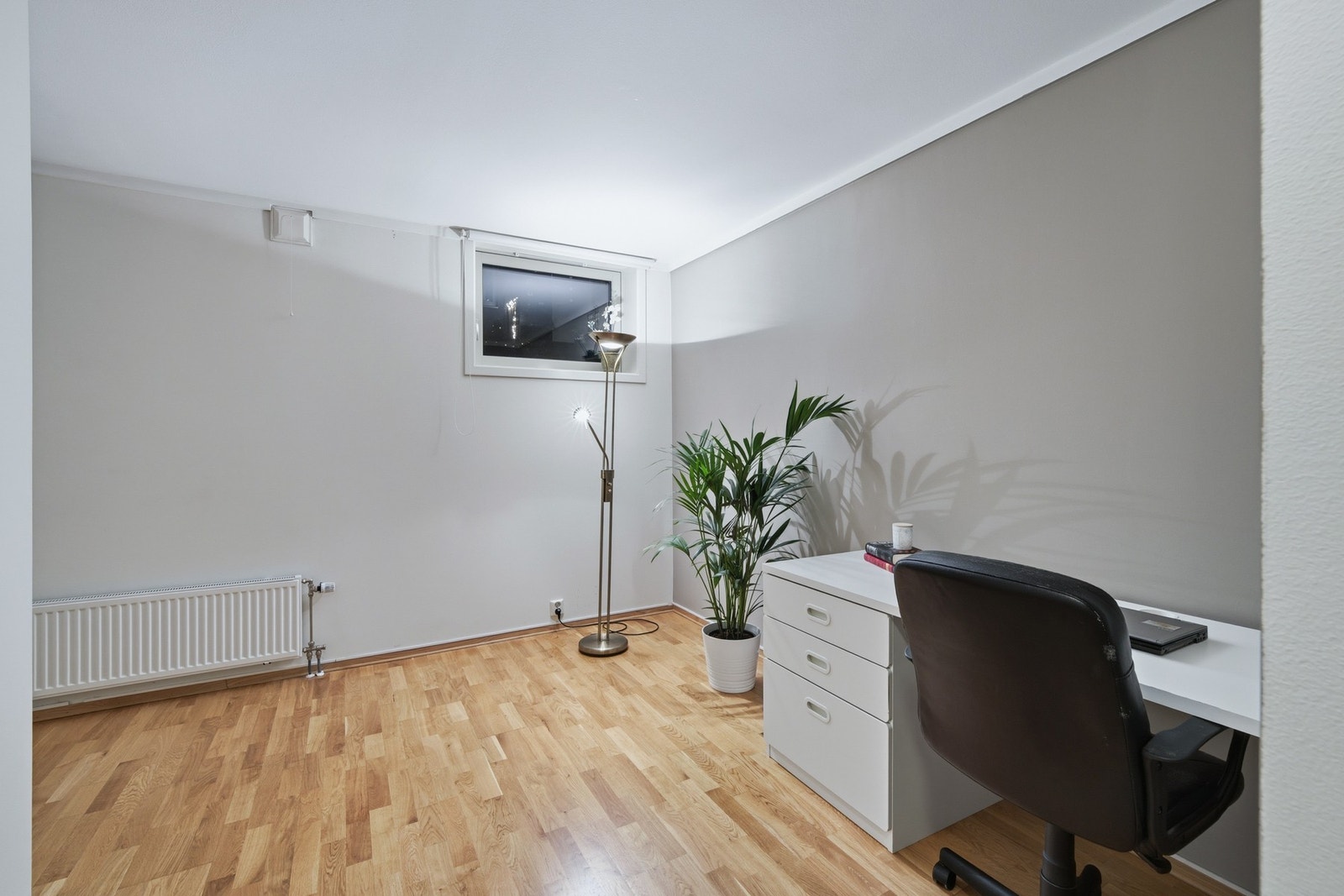 God plass til en sofagruppe, kontorkrok eller annen møblering etter ønske. Galleribilde