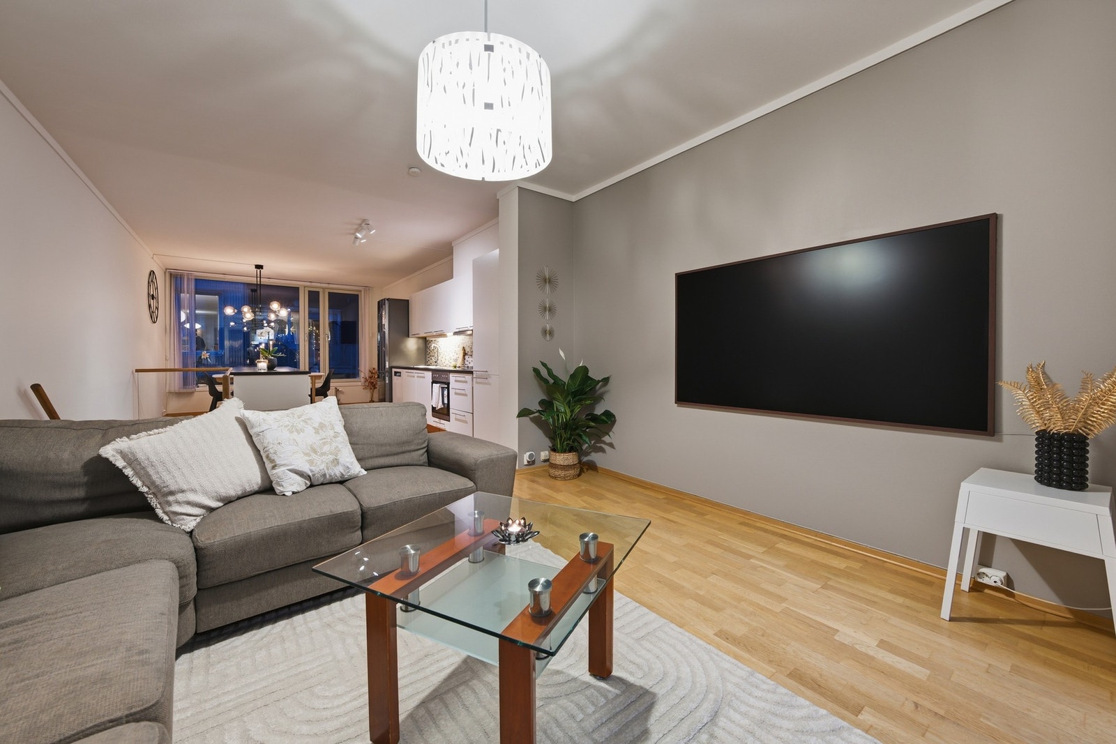 Den åpne stue/kjøkken-løsningen er på ca. 38 kvm. Galleribilde