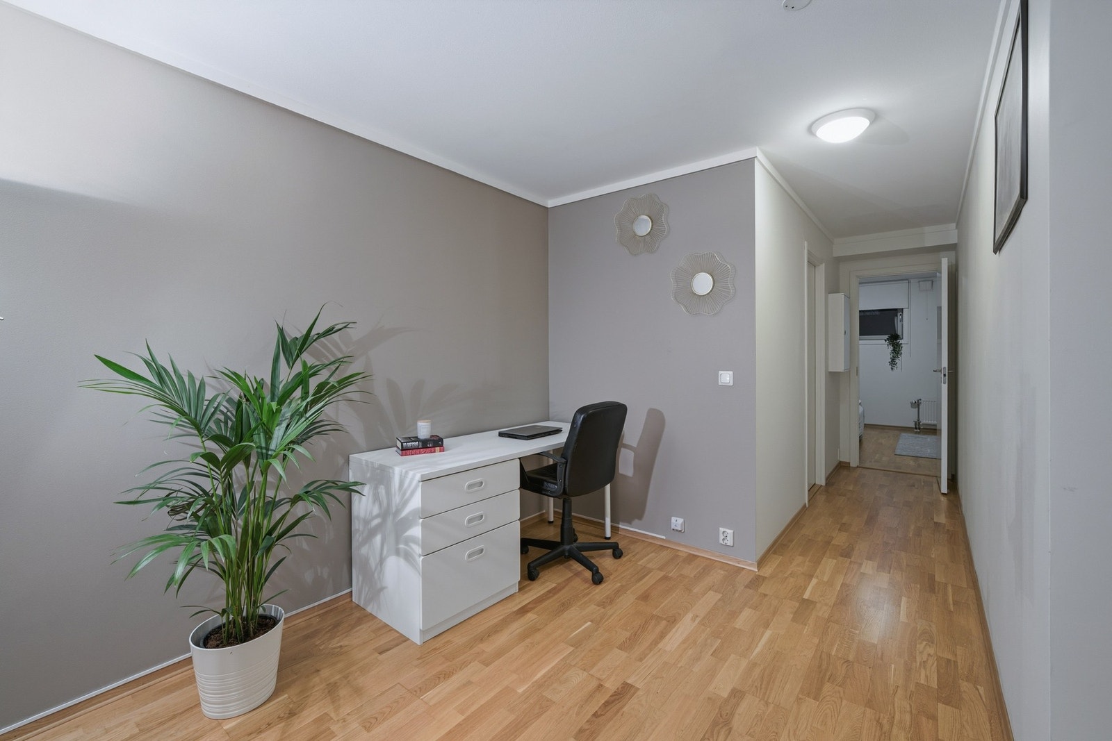 God plass til en sofagruppe, kontorkrok eller annen møblering etter ønske. Galleribilde