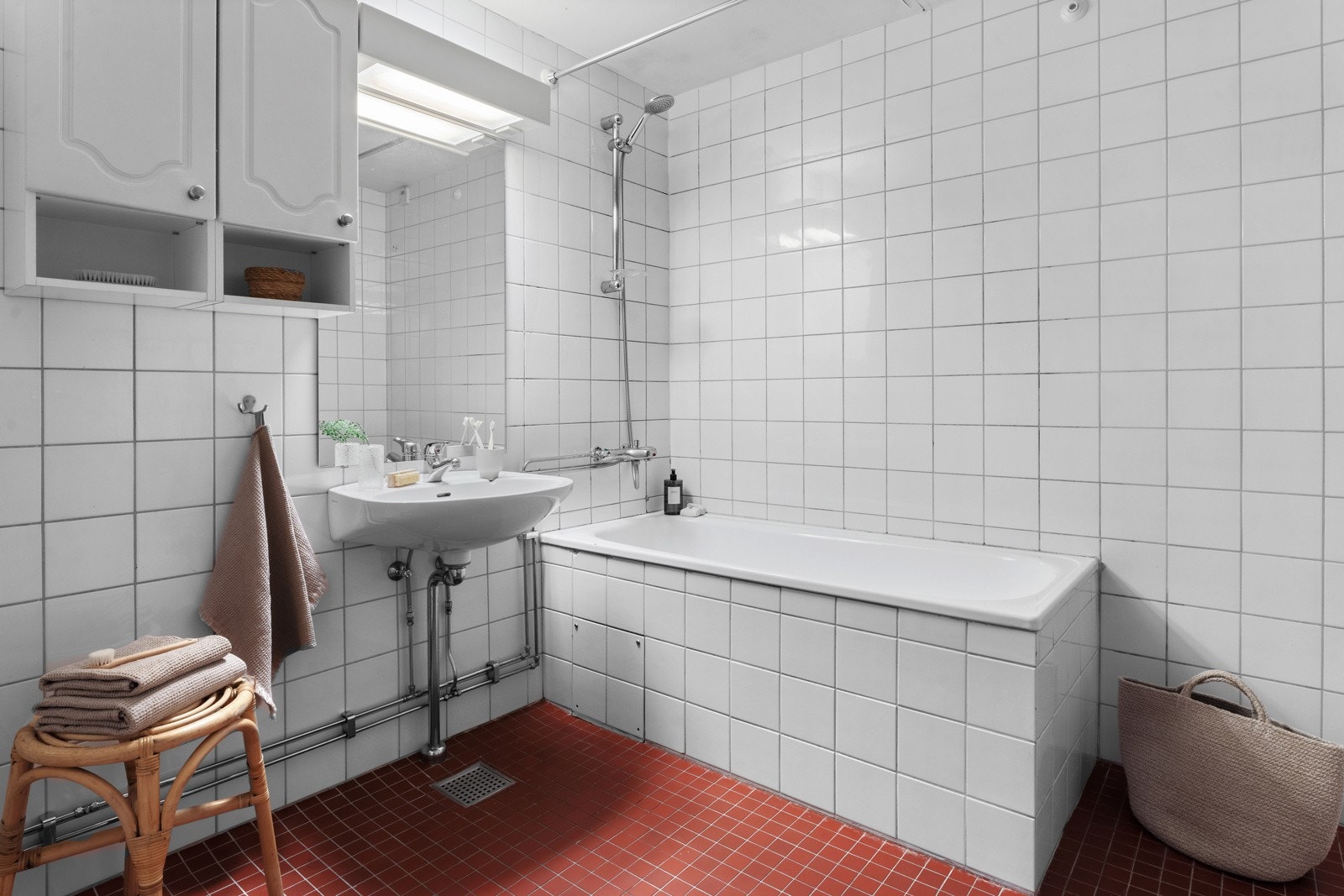 Badet er av god størrelse og har stort potensiale ved oppussing. Galleribilde